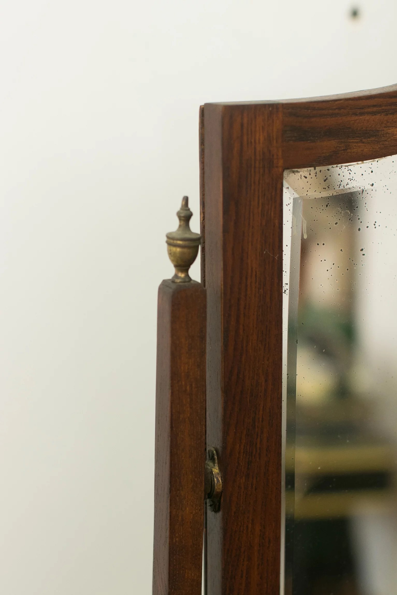 1930s solid oak dressing table – chest of drawers