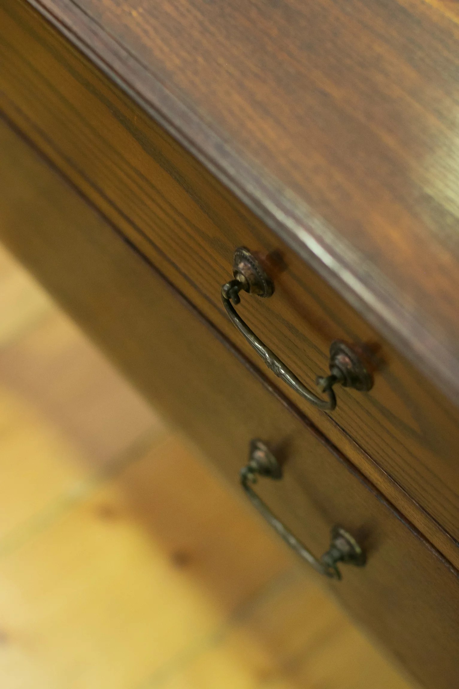 1930s solid oak dressing table – chest of drawers