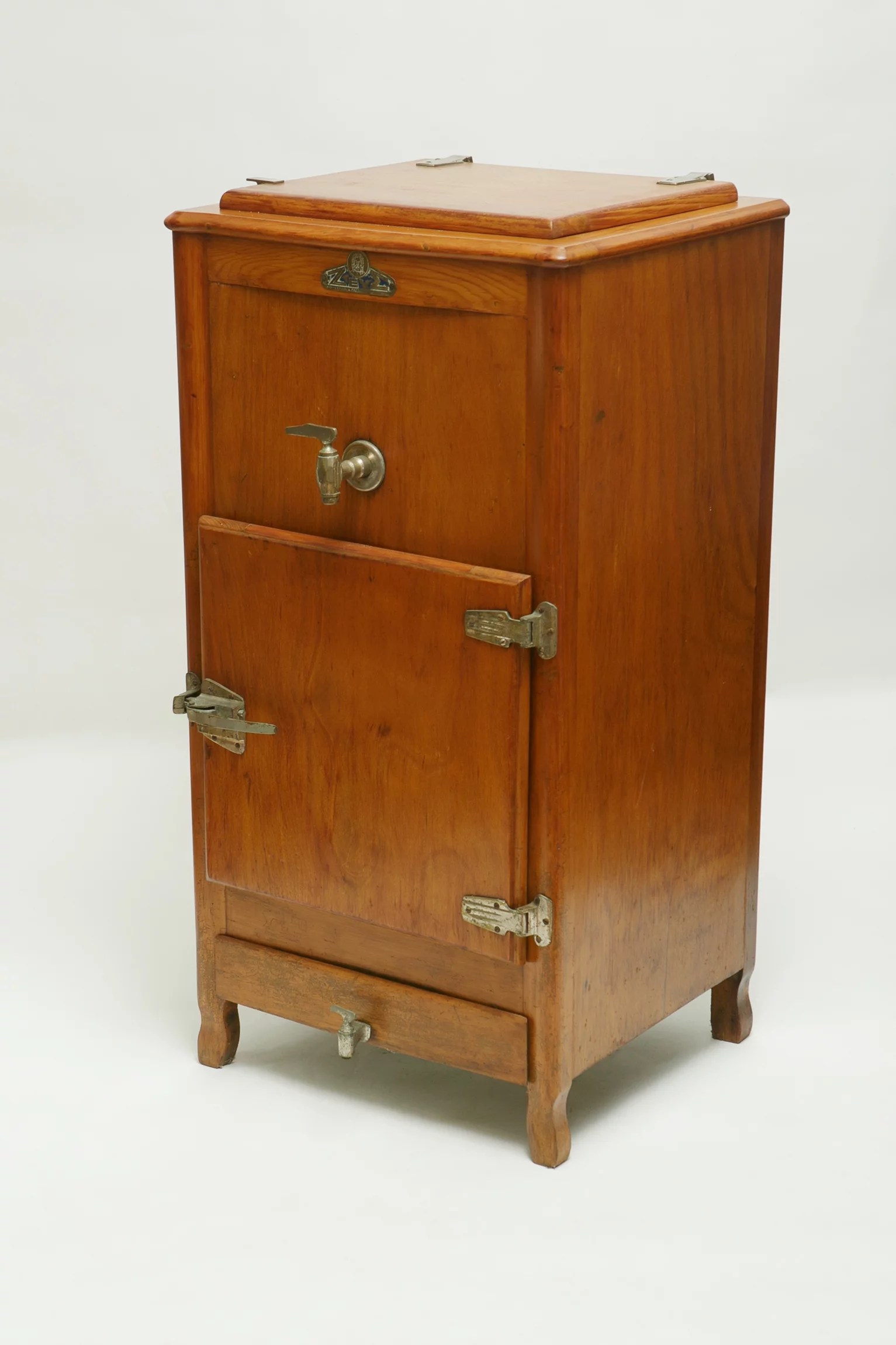 1940s-’50s ice box