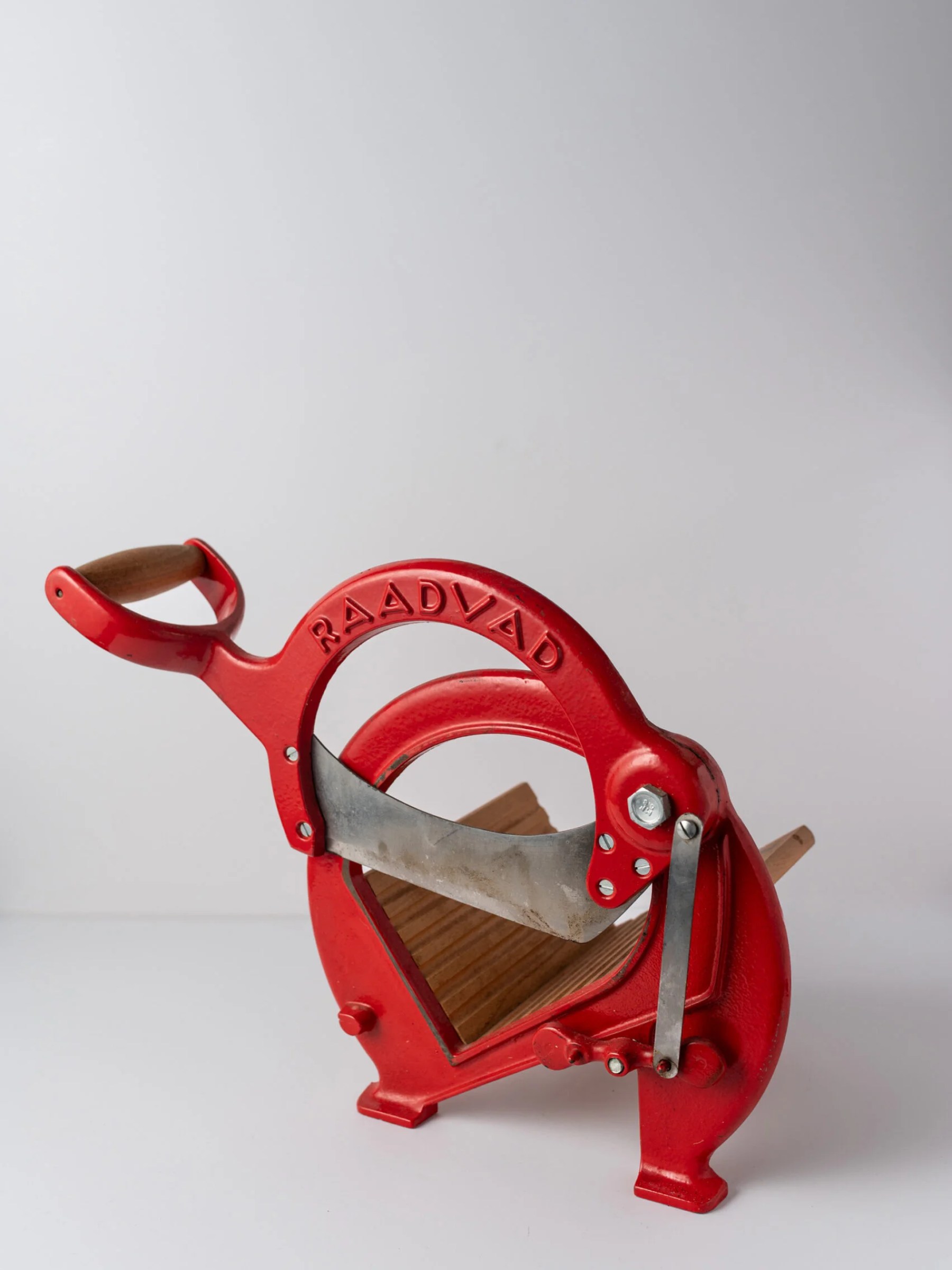 Mid-century modern ‘Raadvad’ bread slicer by Ove Larsen
