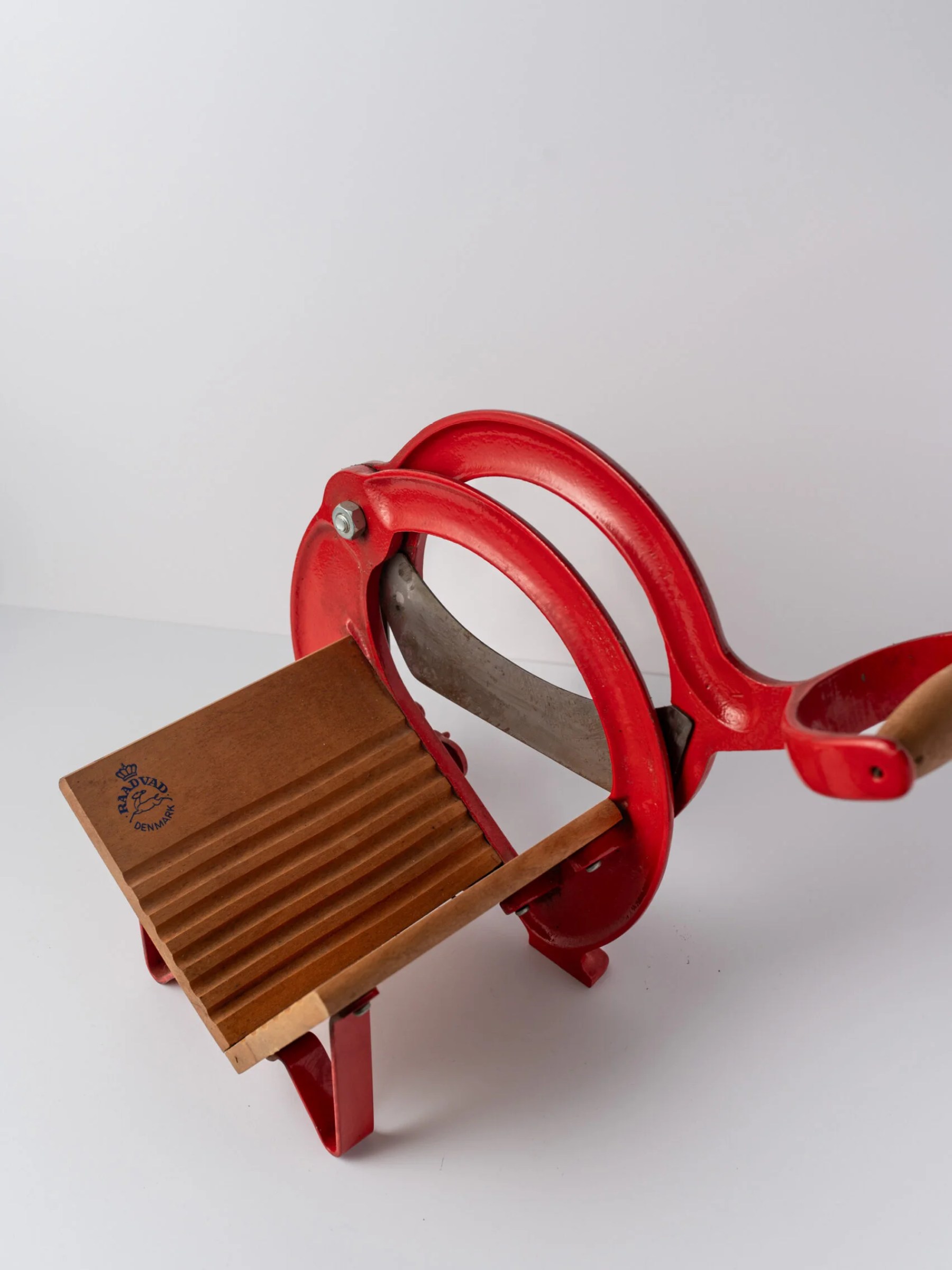 Mid-century modern ‘Raadvad’ bread slicer by Ove Larsen