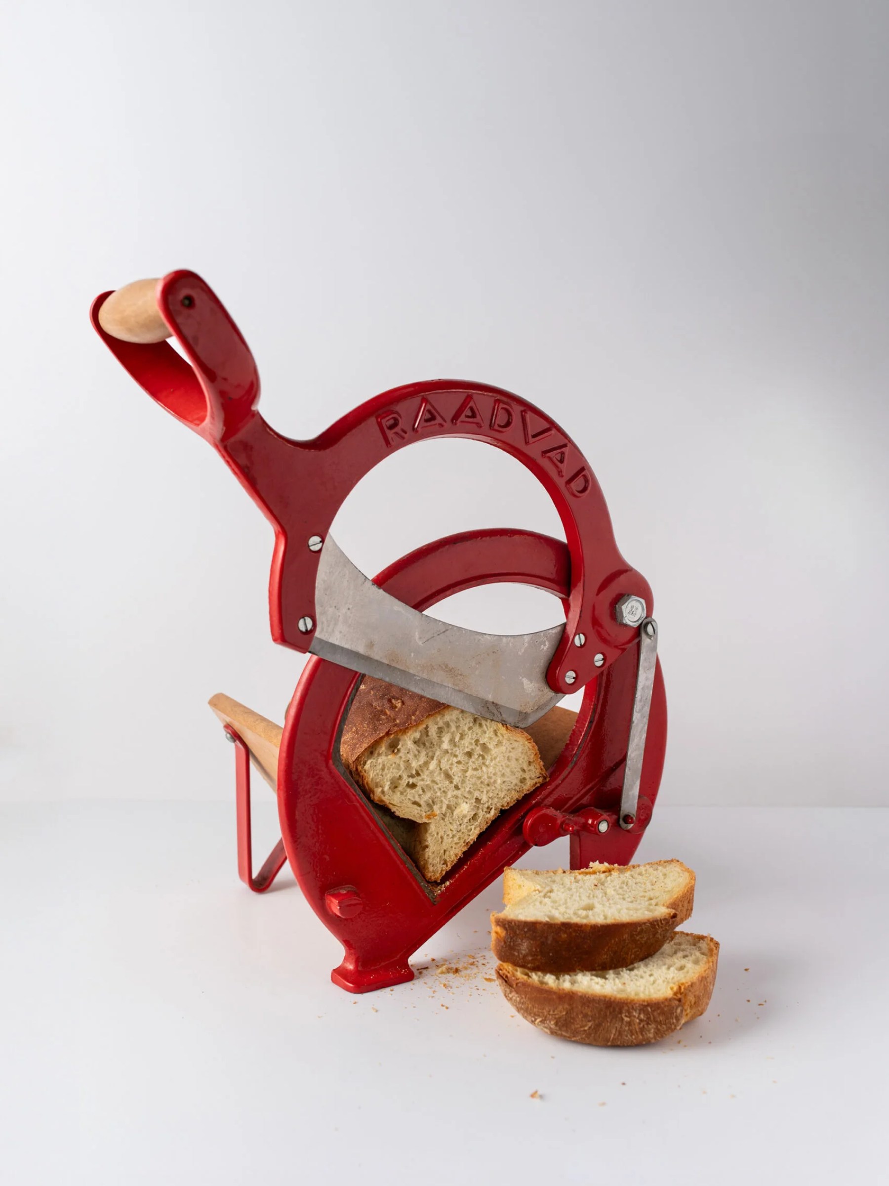 Mid-century modern ‘Raadvad’ bread slicer by Ove Larsen