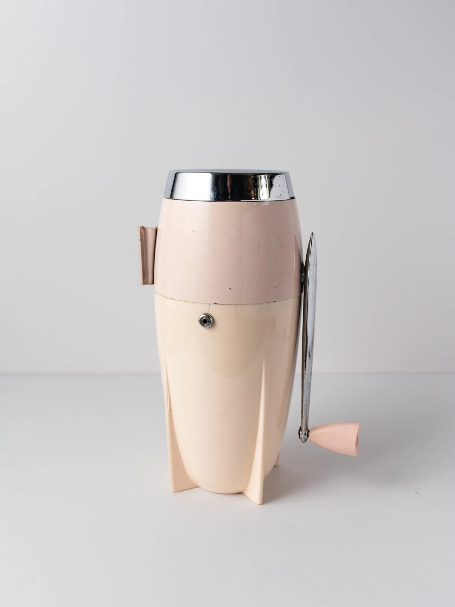 1950s baby pink ‘Dazey’ ice crusher