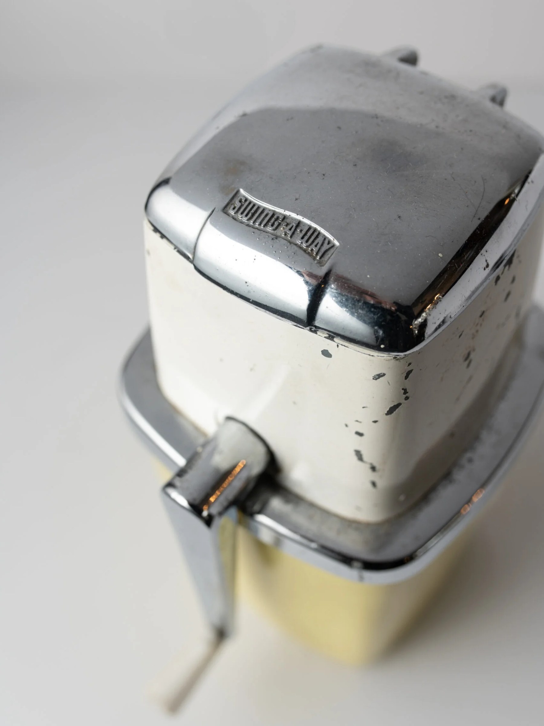 1950s yellow/white ‘Ice-O-Mat’ ice crusher