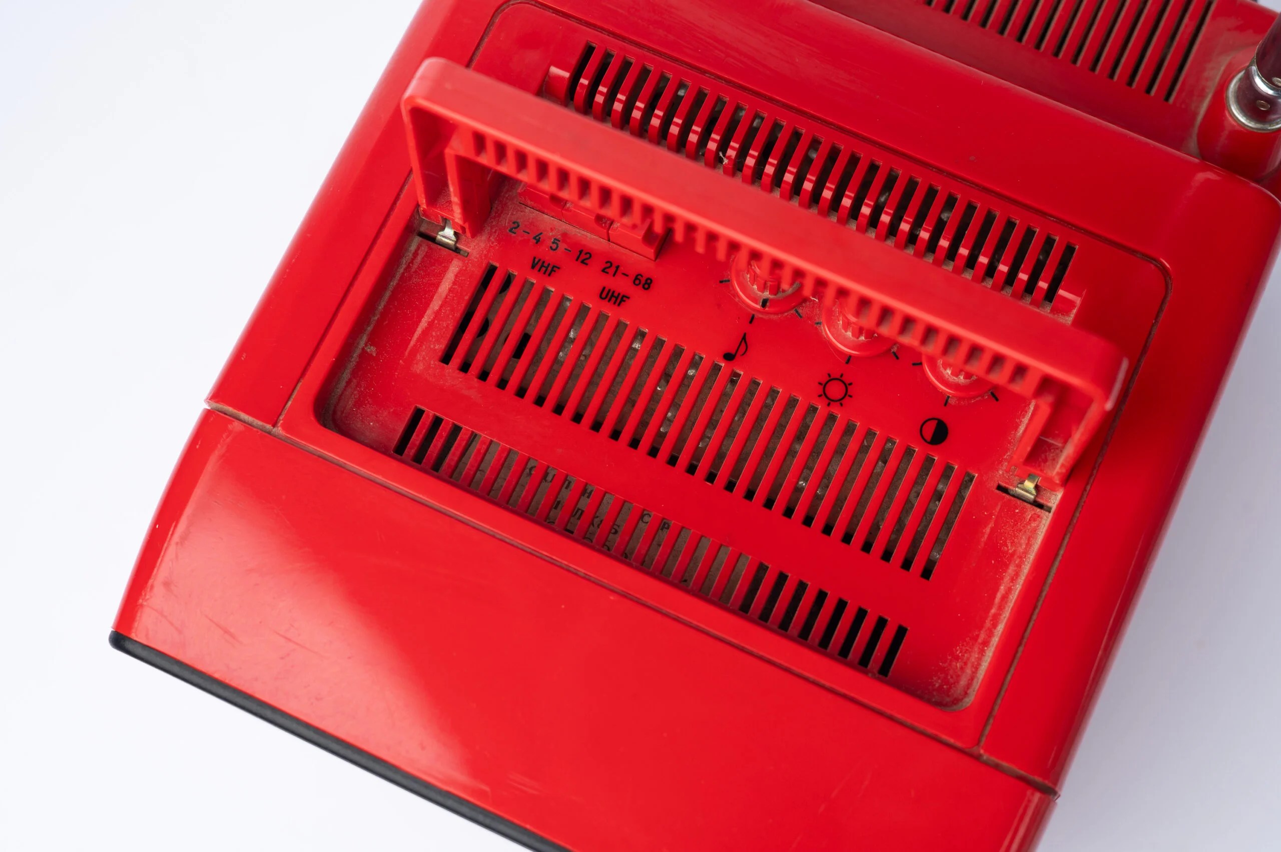 1987 ‘Tele Star 4004’ red portable tv