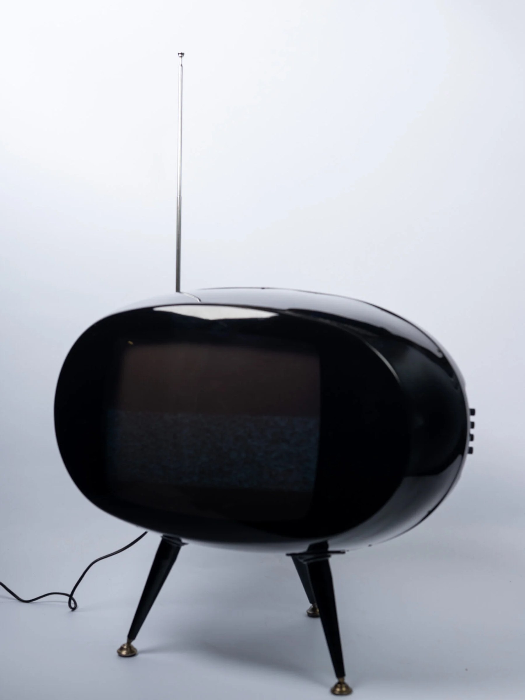1970s space age MCM ‘Uranya’ tv