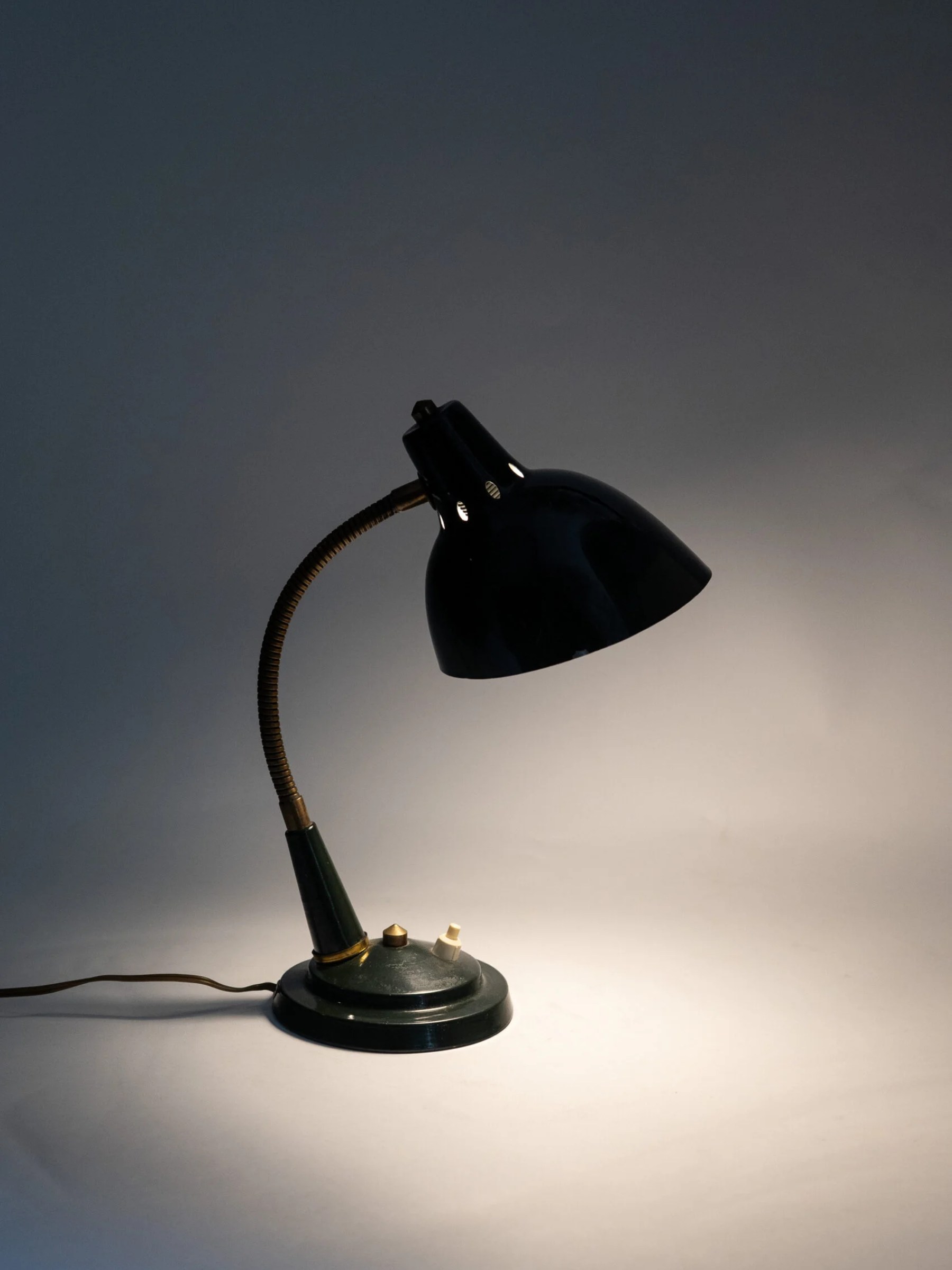 1960s Mid-Century Modern gooseneck desk lamp