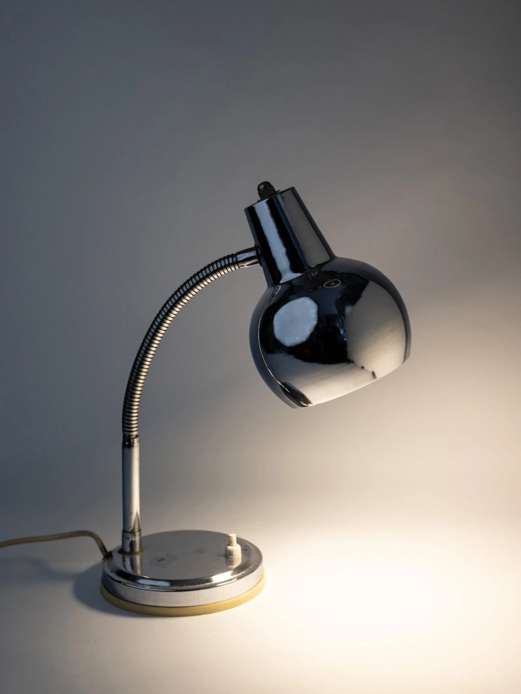 1970s space age Mid-Century Modern gooseneck chrome desk lamp