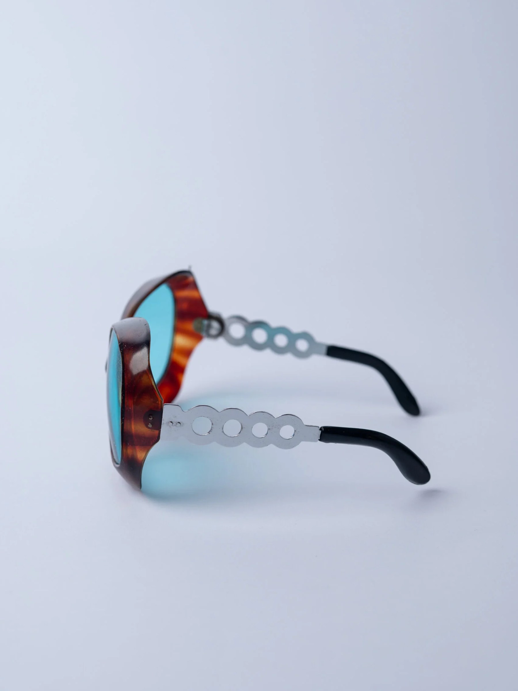 1970s women’s sunglasses