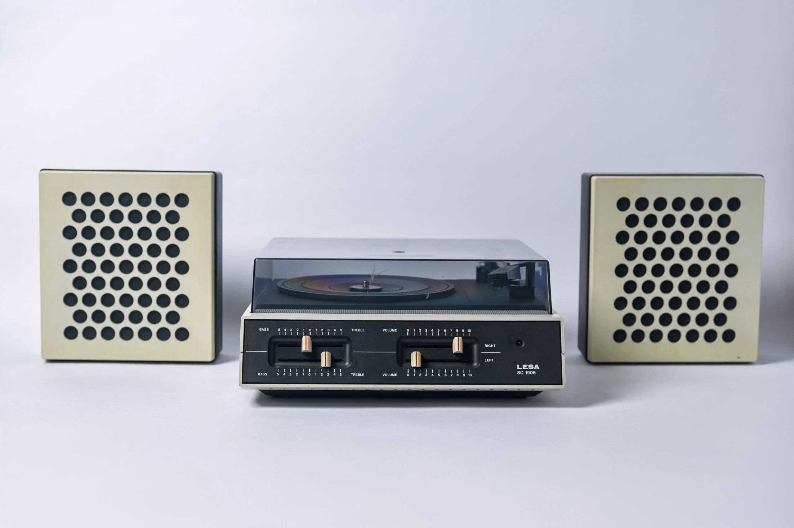 1970s space age ‘LESA’ turntable