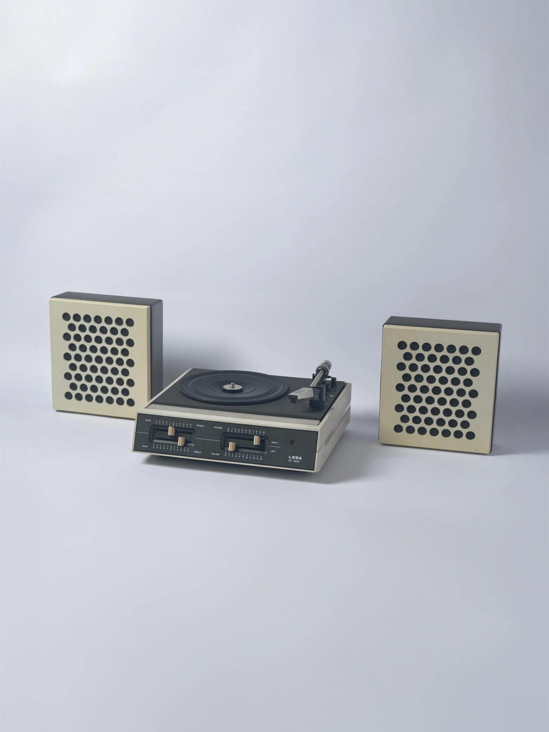 1970s space age ‘LESA’ turntable