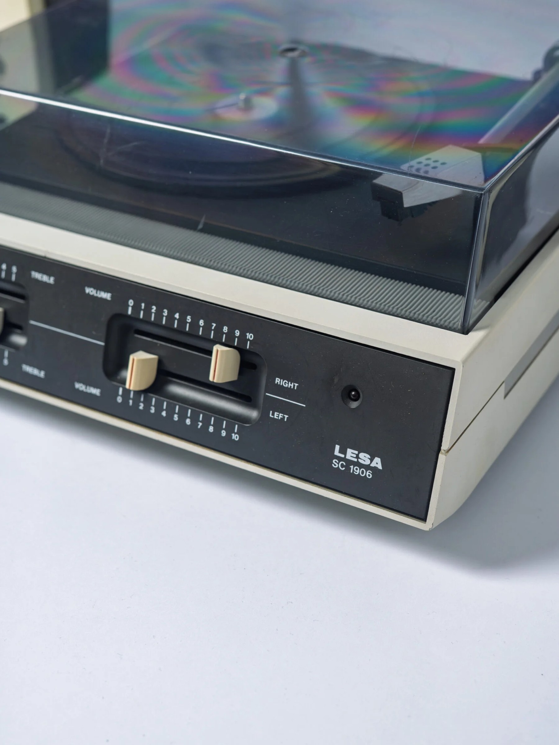 1970s space age ‘LESA’ turntable