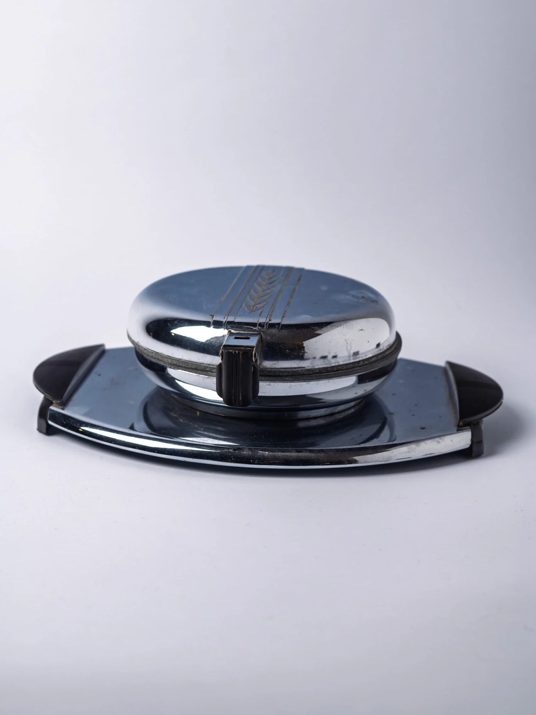 1930s Art Deco waffle maker