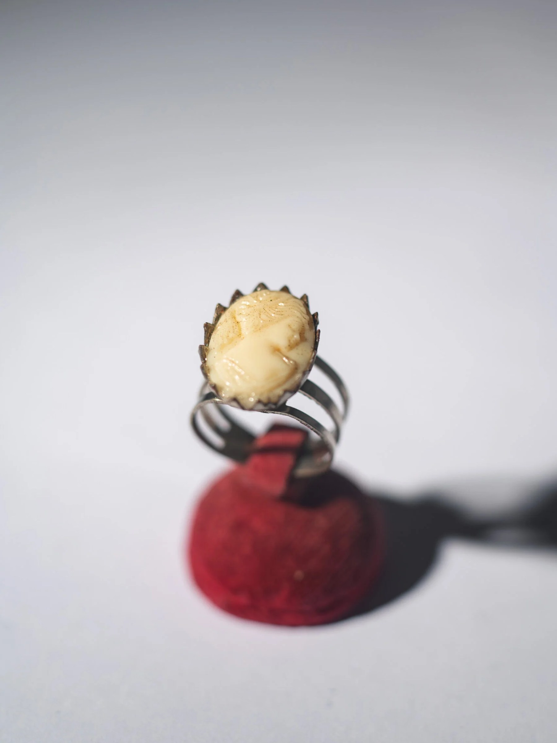 1960s Mid-Century Modern resin cameo adjustable ring