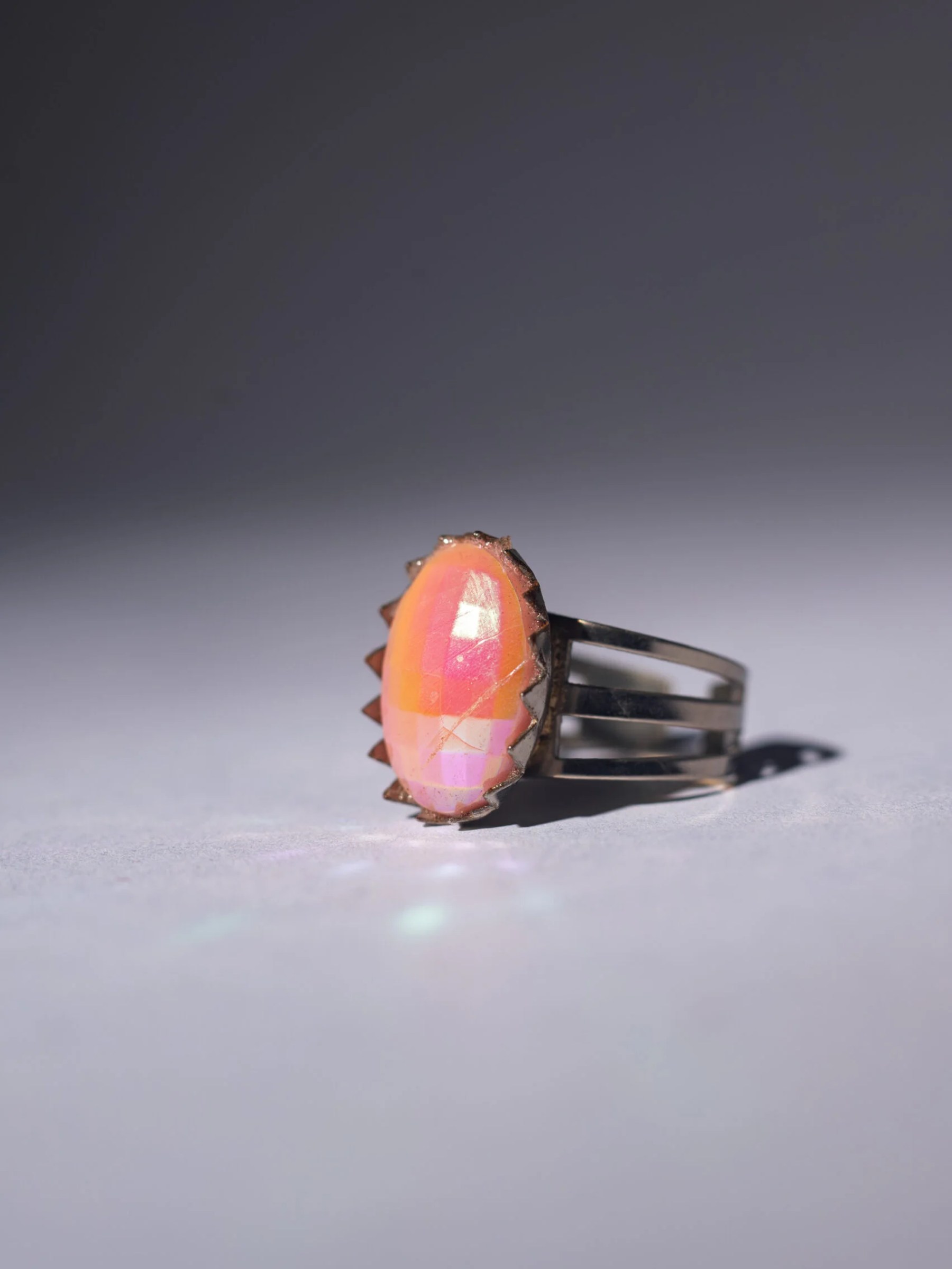 1970s groovy iridescent pink resin adjustable ring