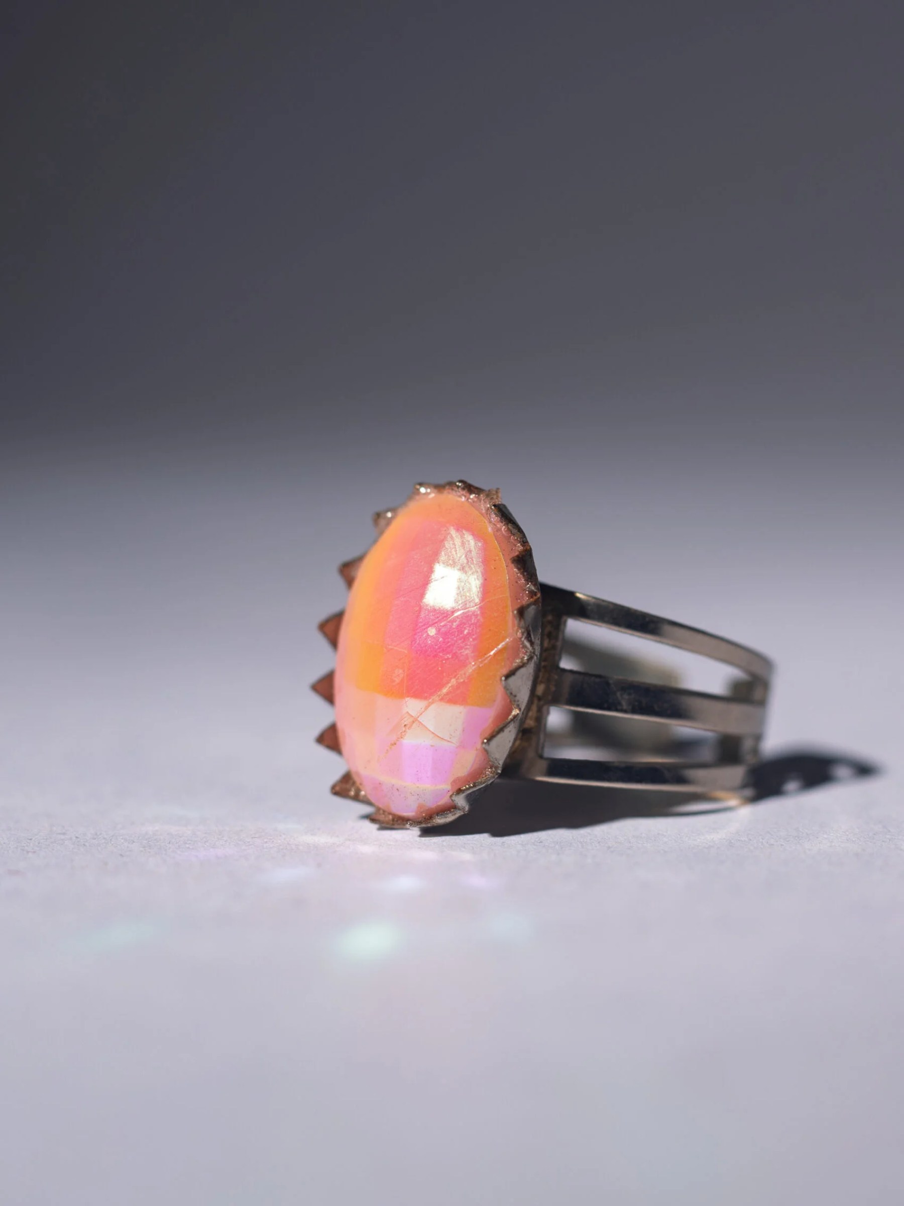 1970s groovy iridescent pink resin adjustable ring