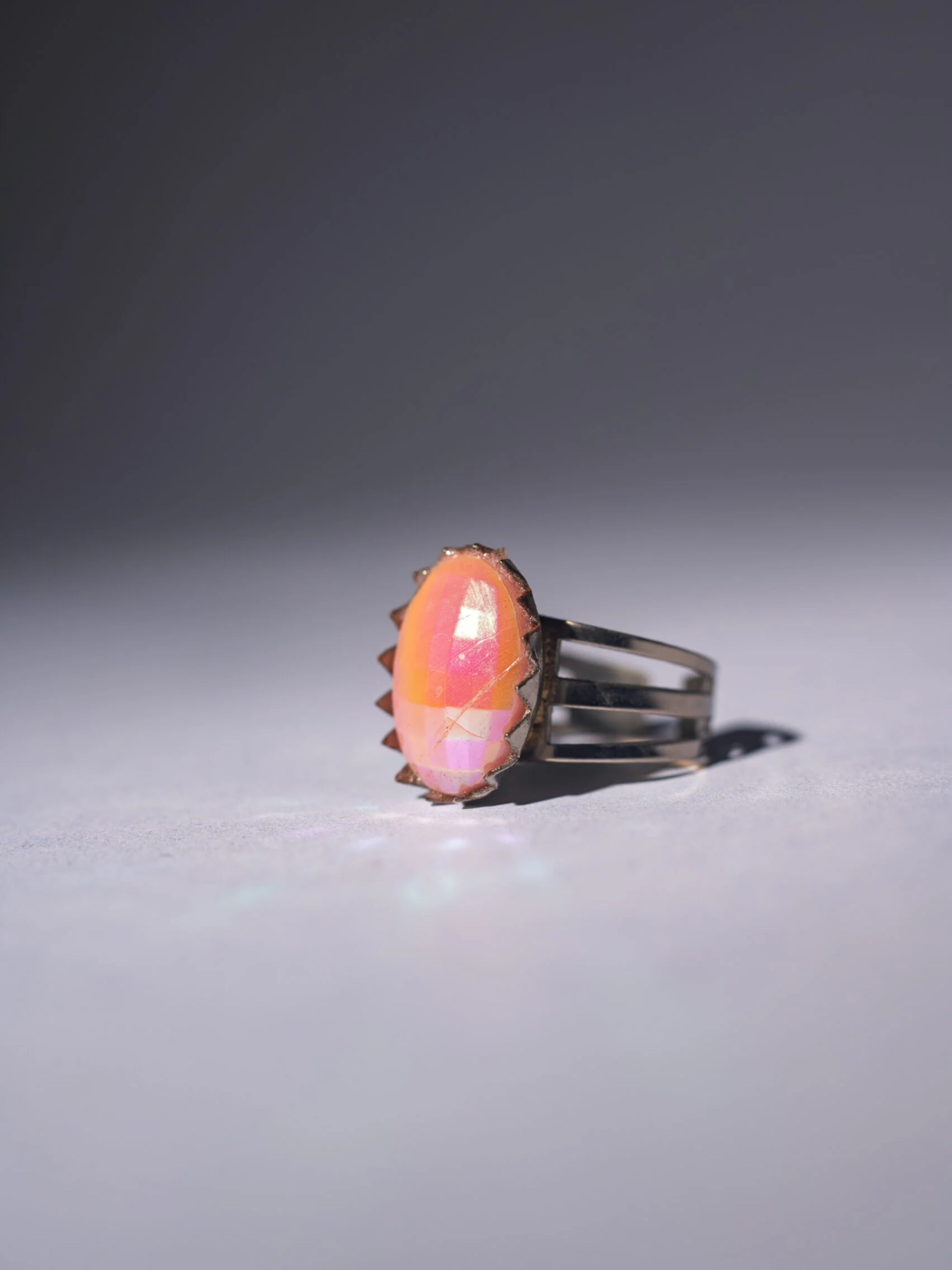 1970s groovy iridescent pink resin adjustable ring