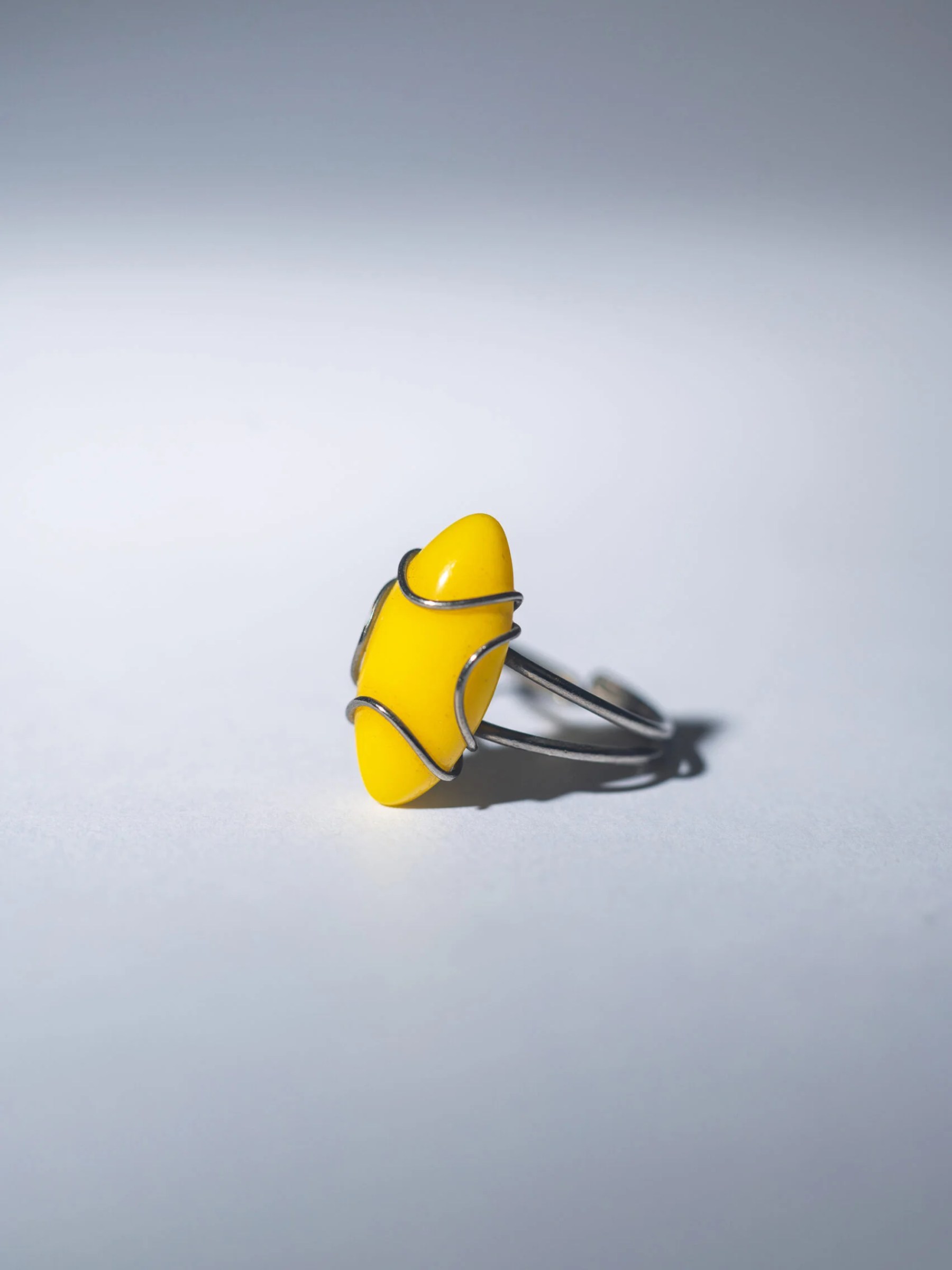 1960s MCM modernist yellow stone adjustable ring