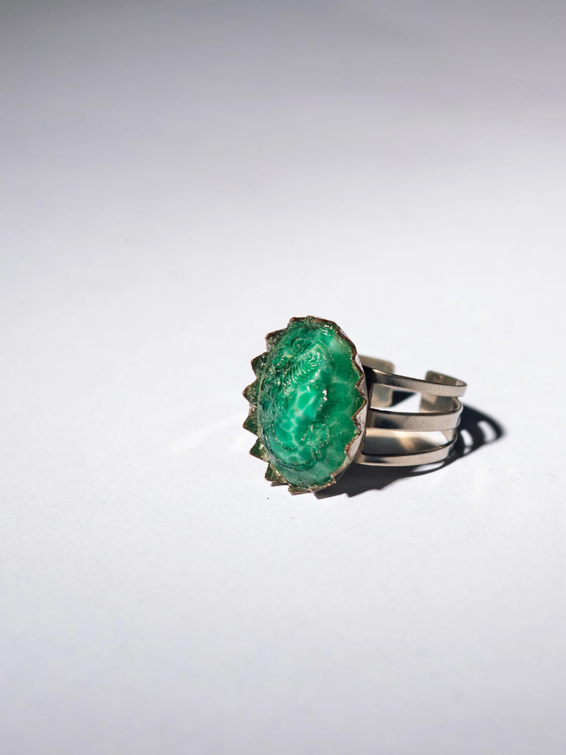 1960s MCM green cameo adjustable ring
