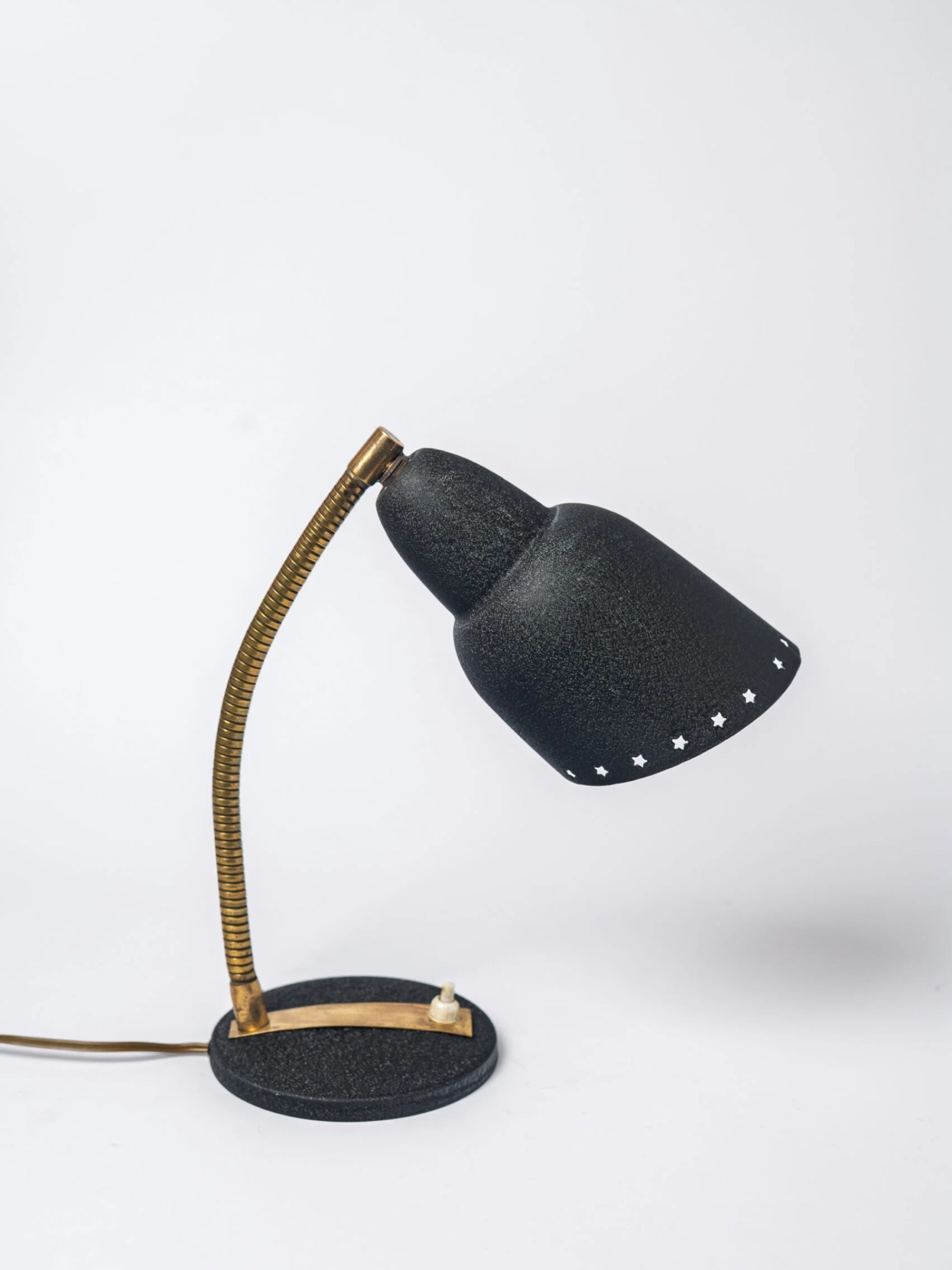 1950s MCM gooseneck brass & painted aluminium desk – table lamp