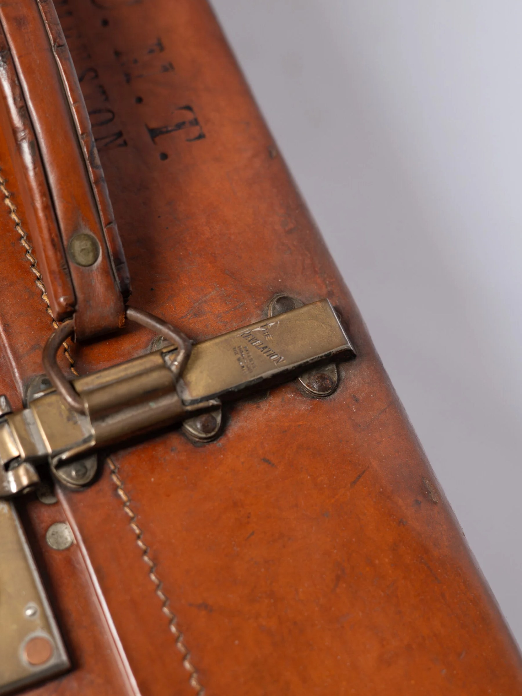 1930s ‘Revelation’ extendable leather suitcase