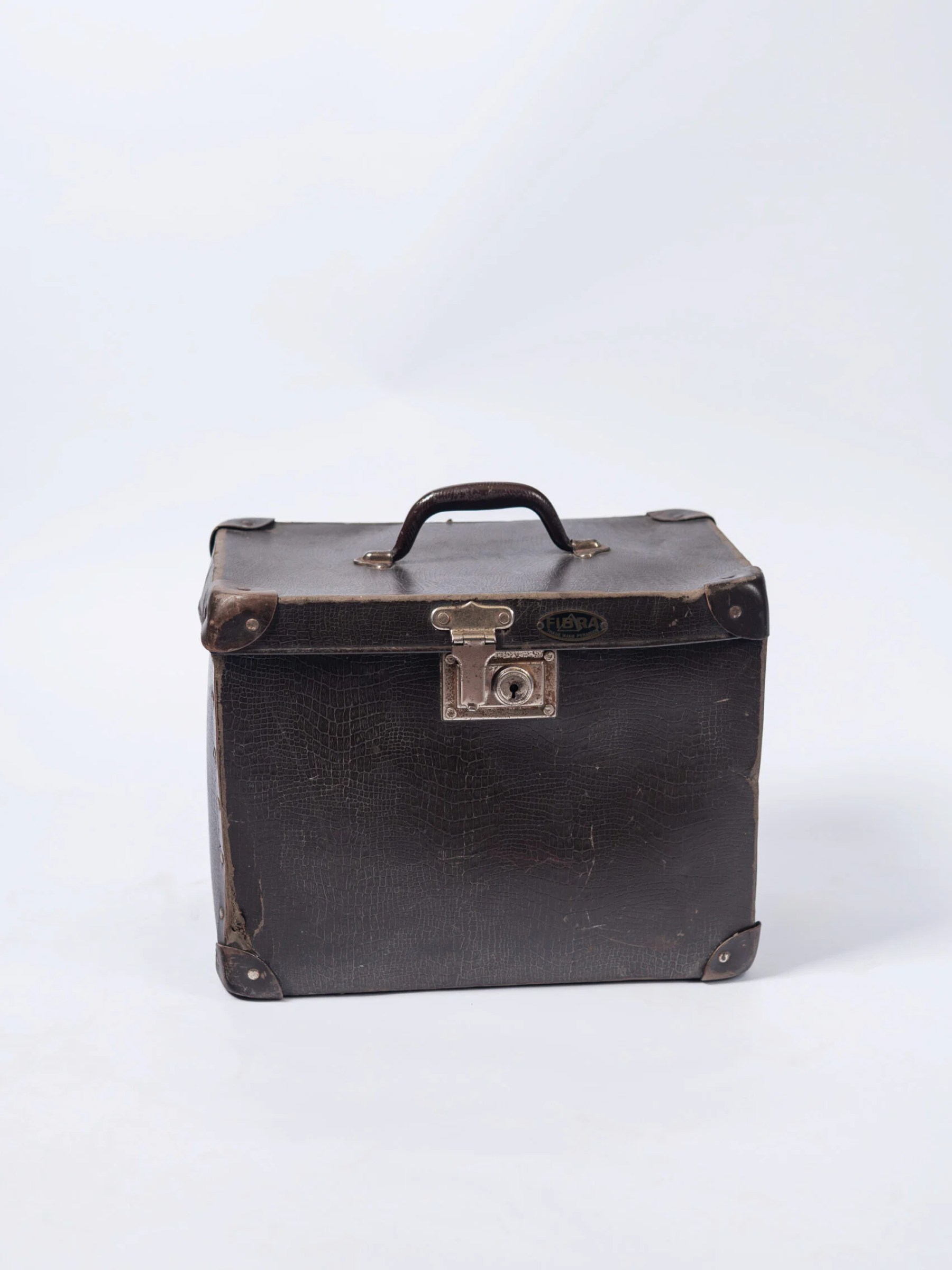 1940s ‘Fibra’ small brown suitcase