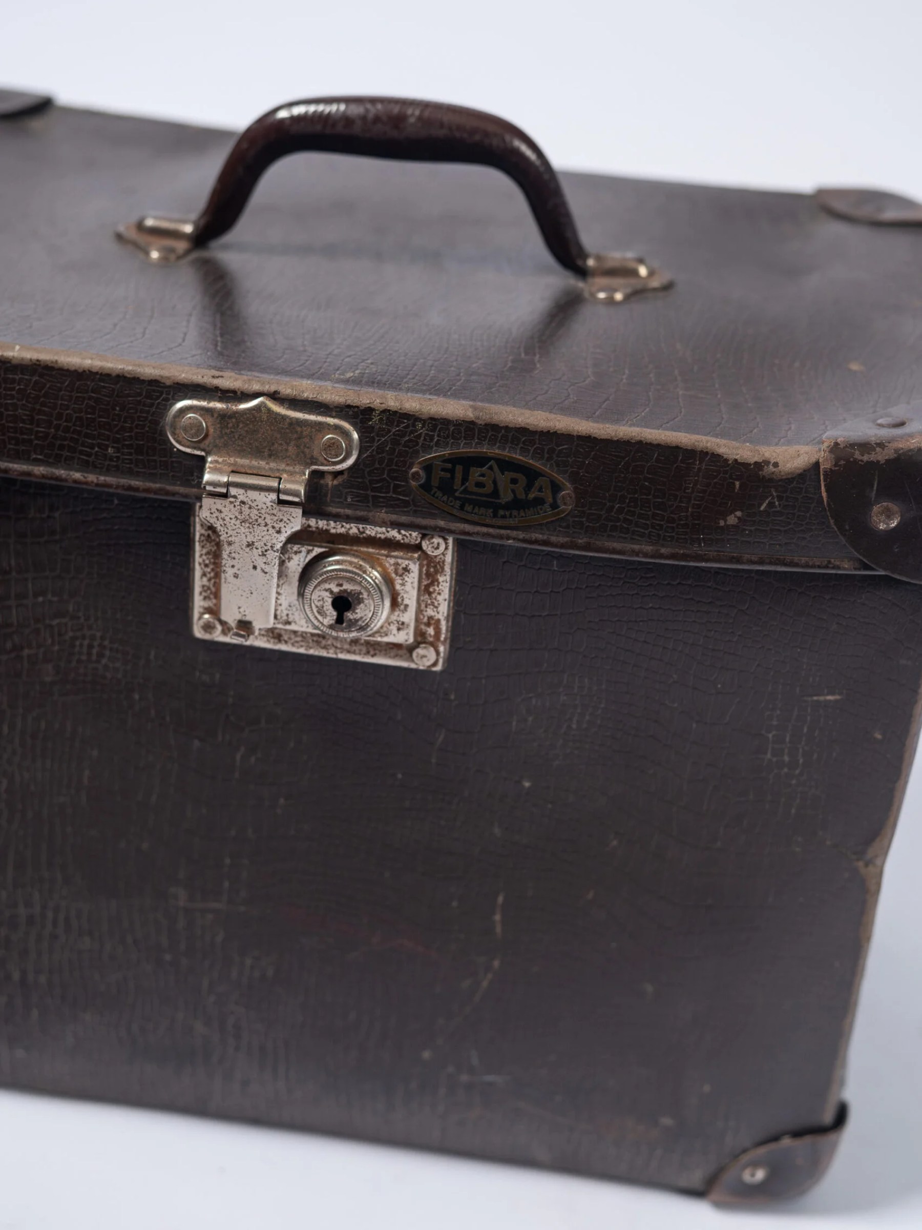 1940s ‘Fibra’ small brown suitcase