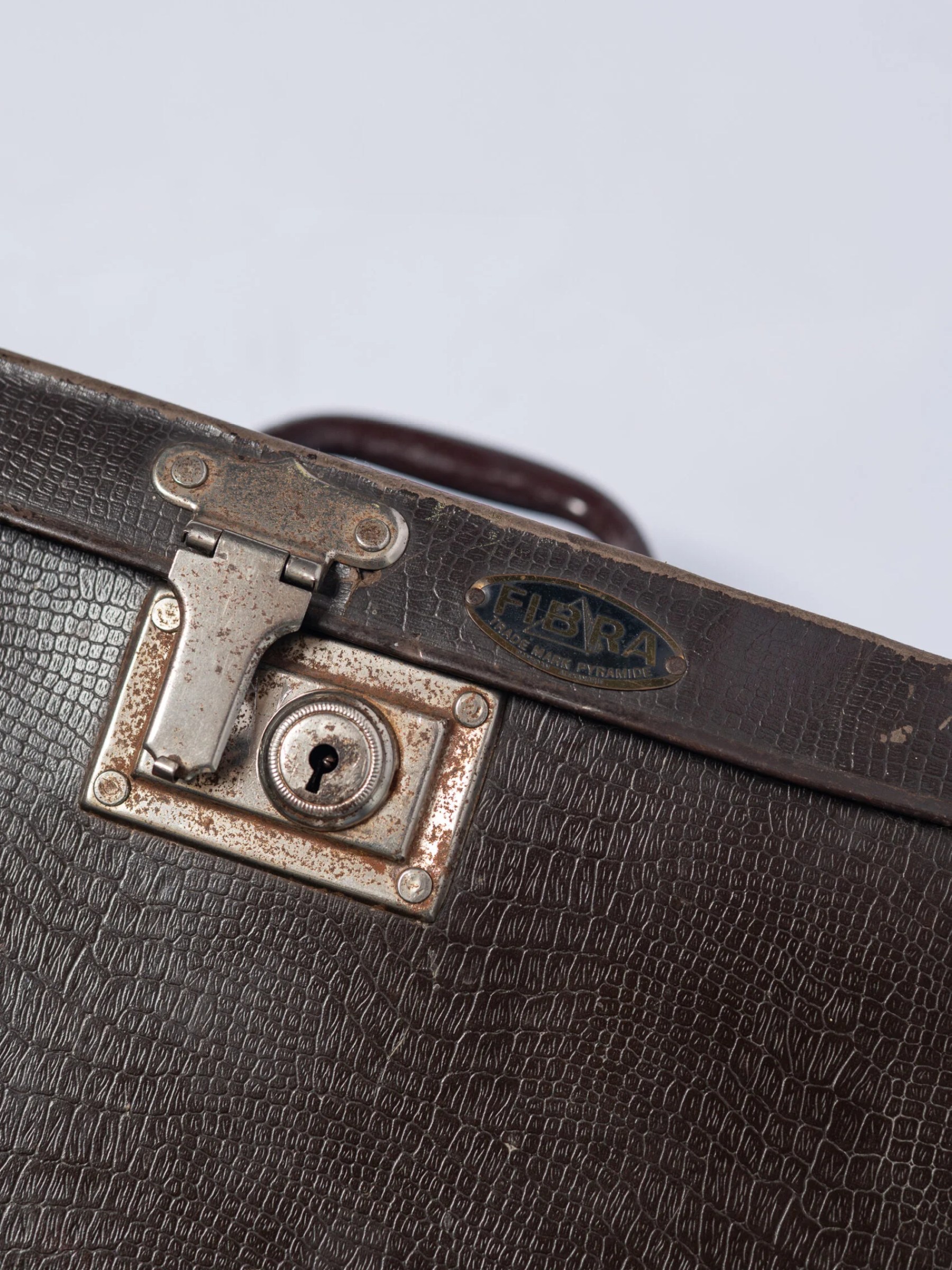 1940s ‘Fibra’ small brown suitcase