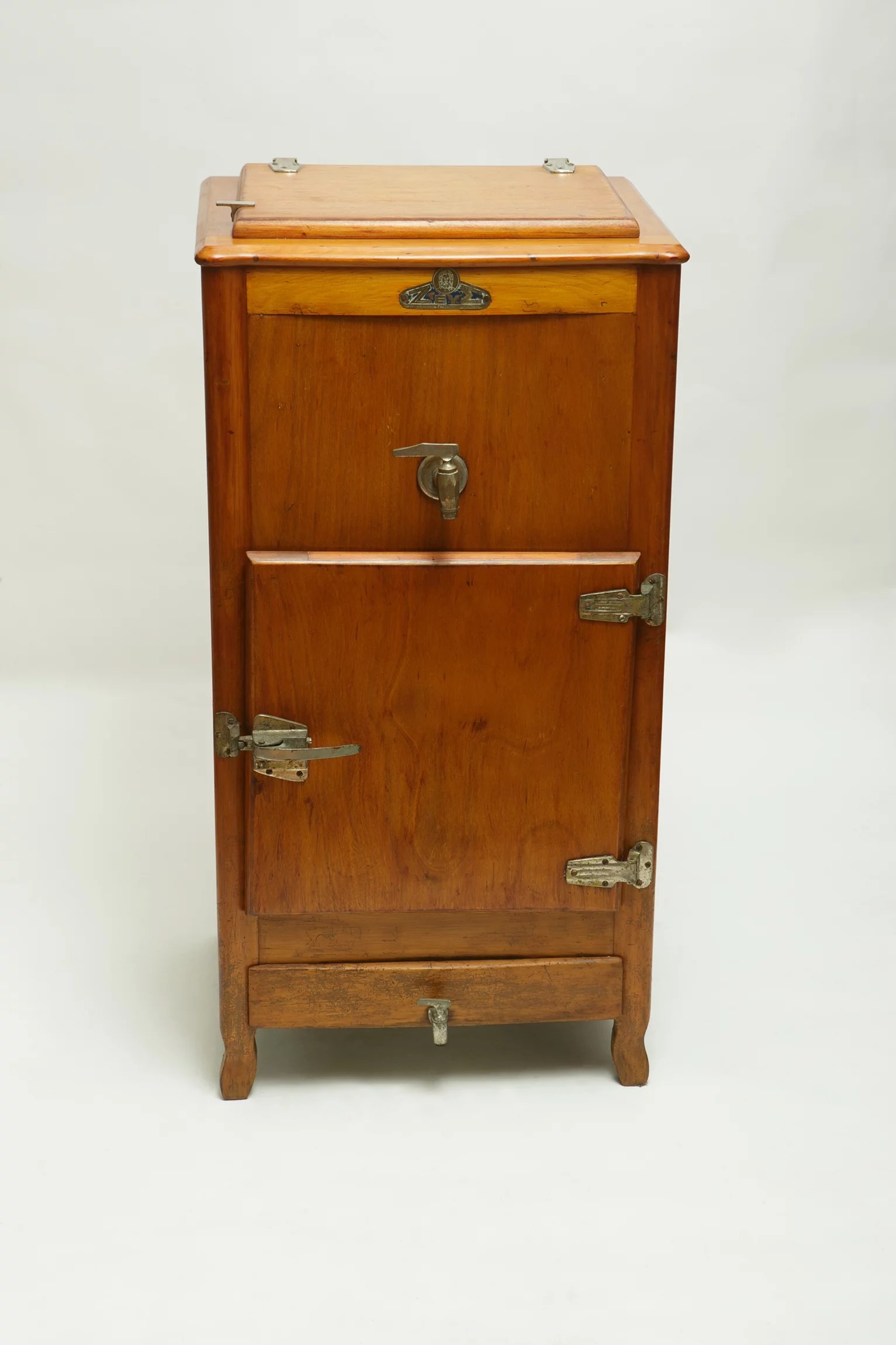 1940s-’50s ice box