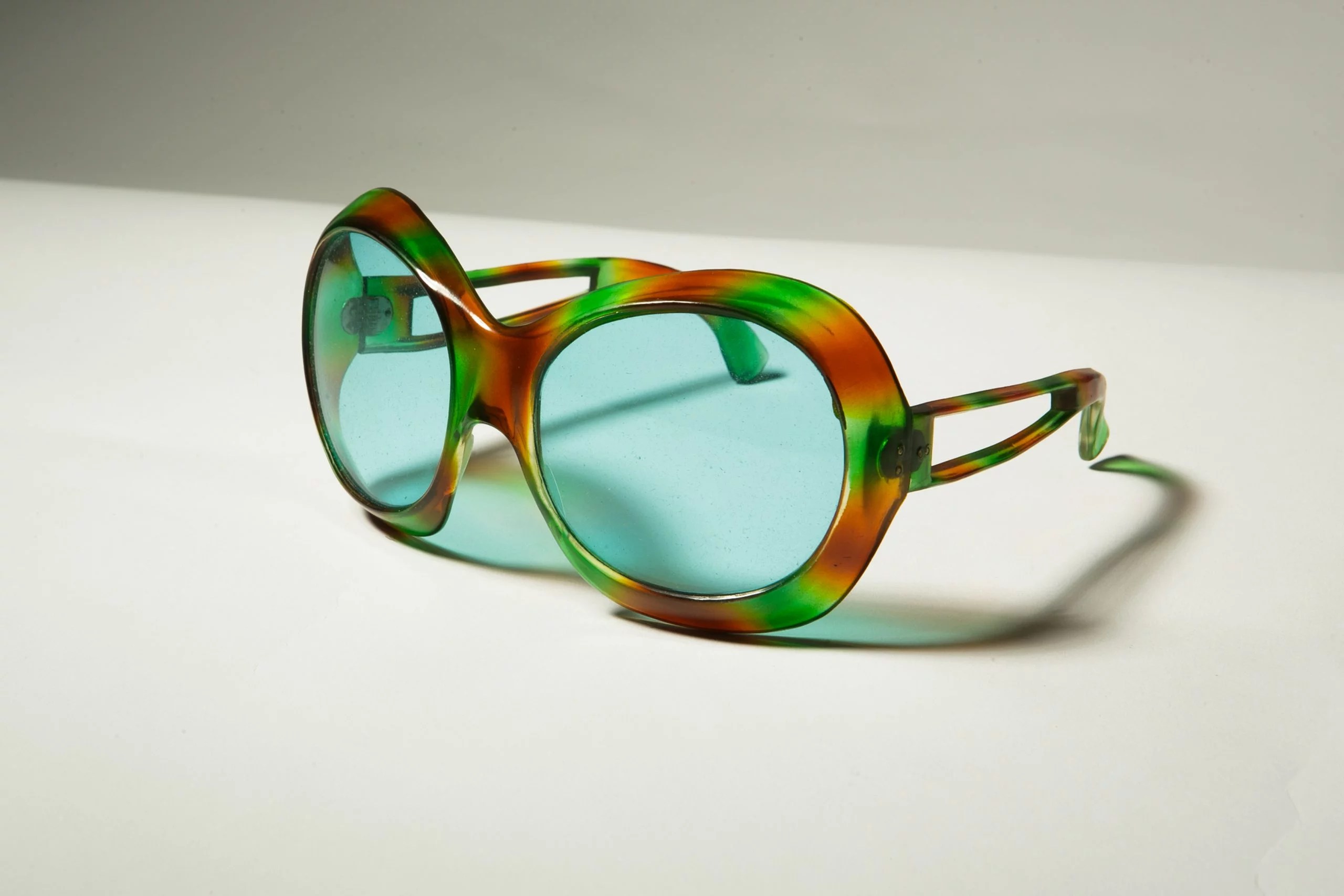 1970s oversized sunglasses
