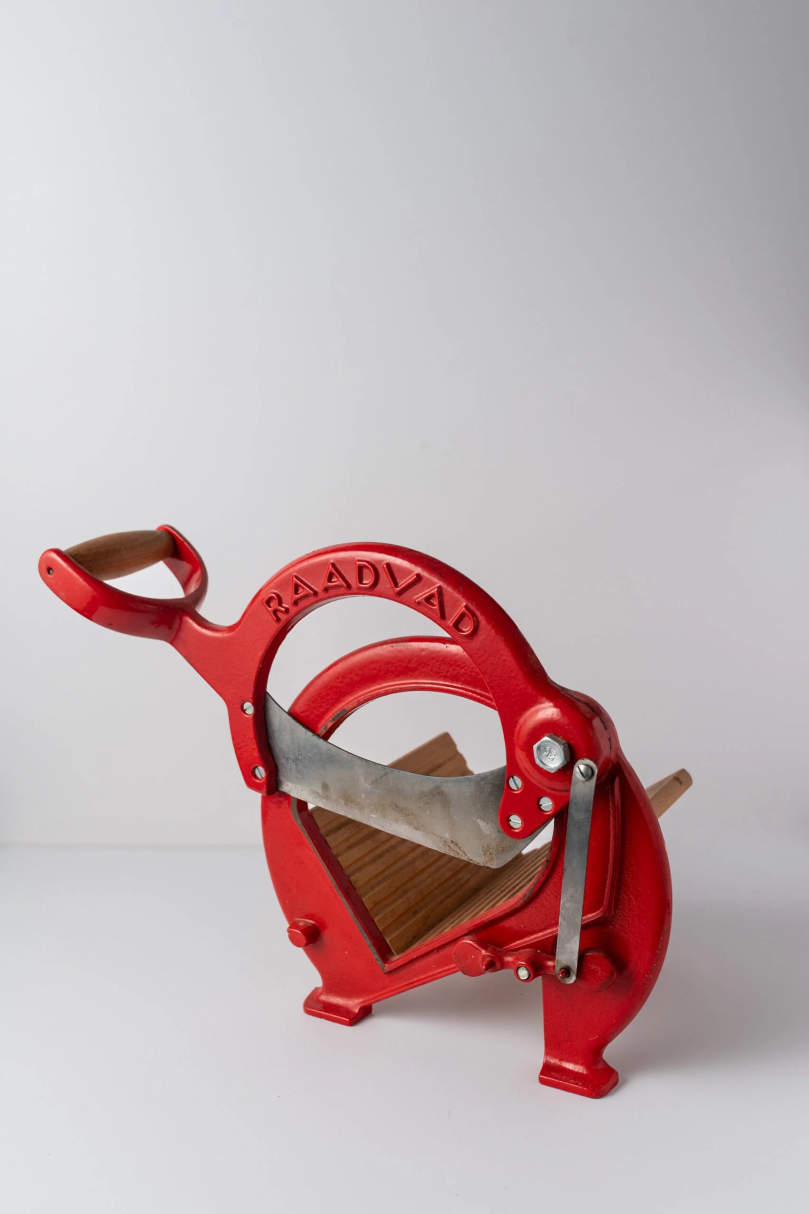 Mid-century modern ‘Raadvad’ bread slicer by Ove Larsen