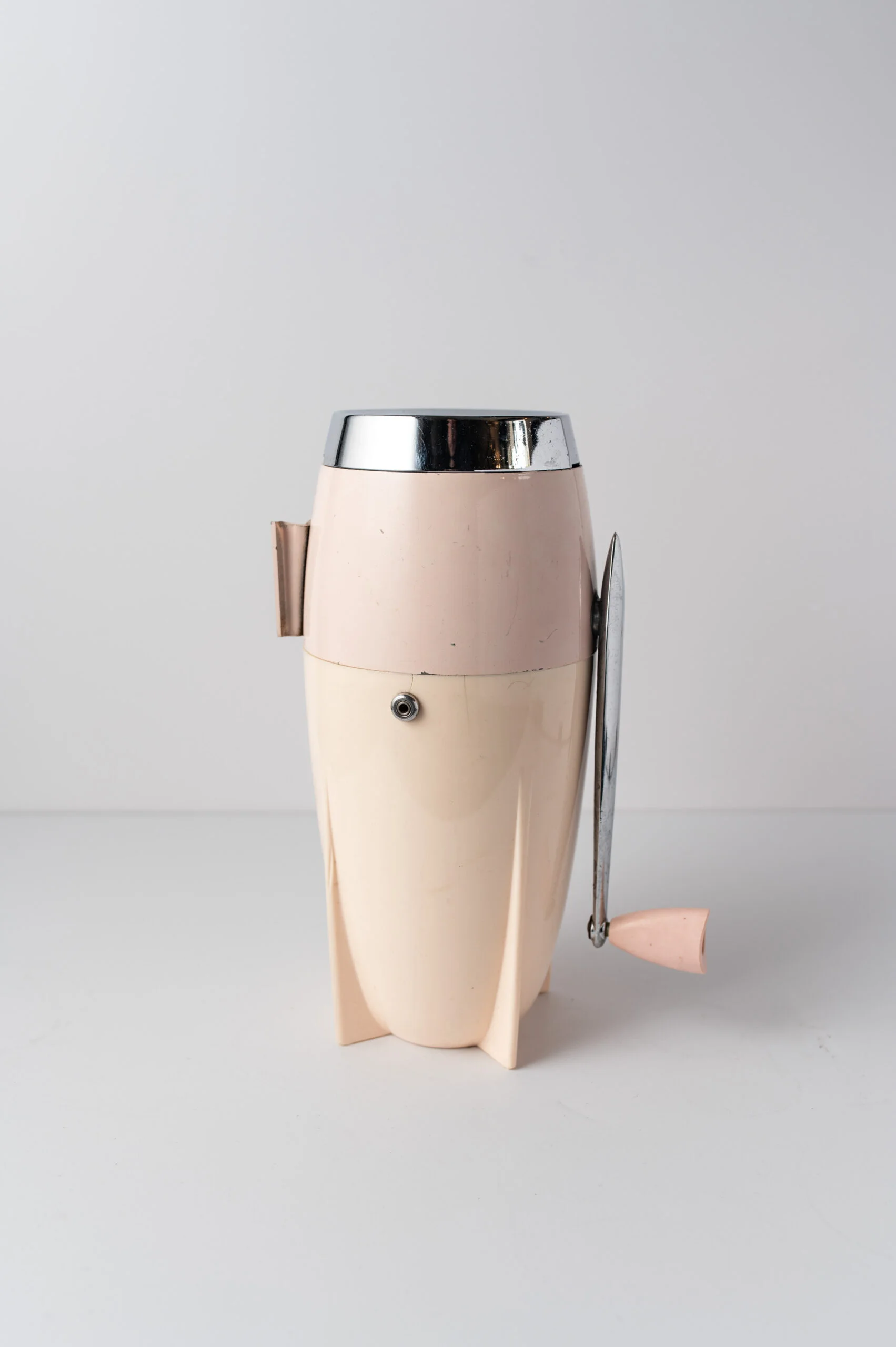 1950s baby pink ‘Dazey’ ice crusher