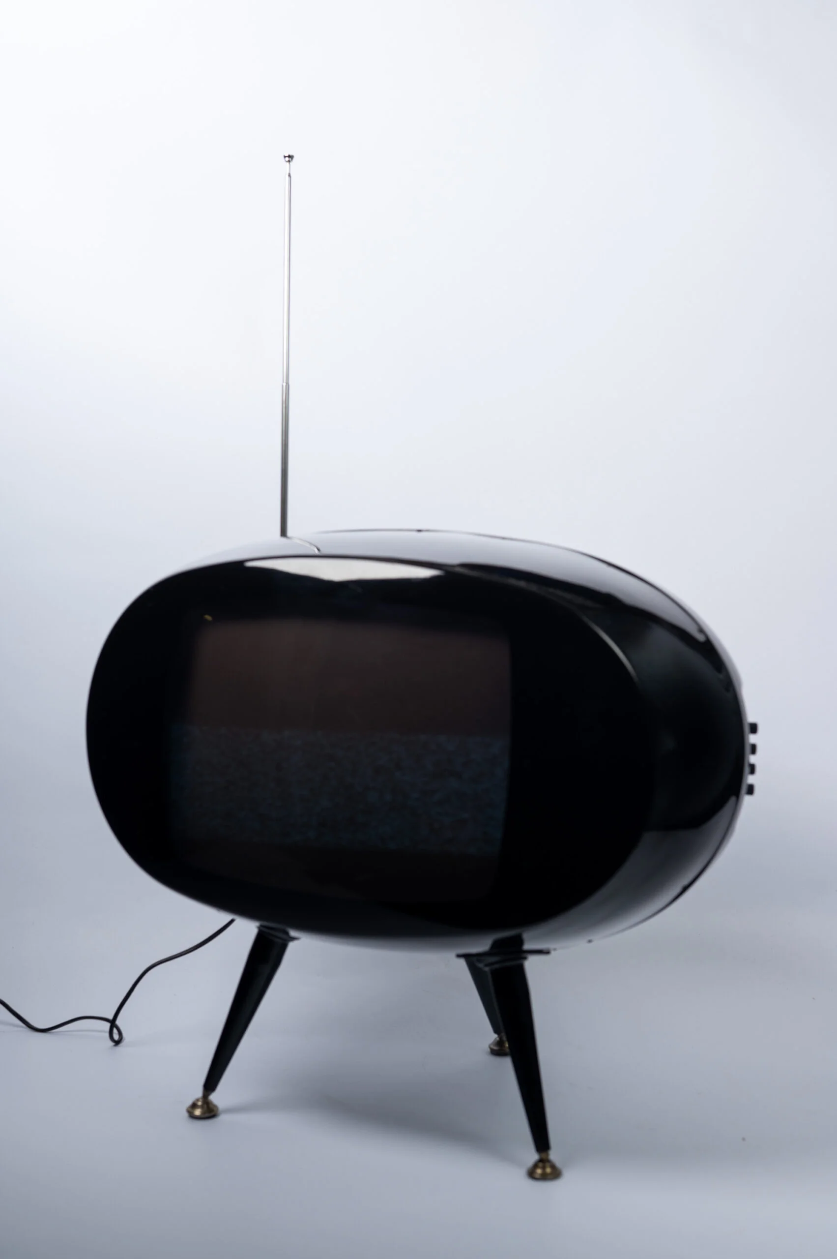 1970s space age MCM ‘Uranya’ tv