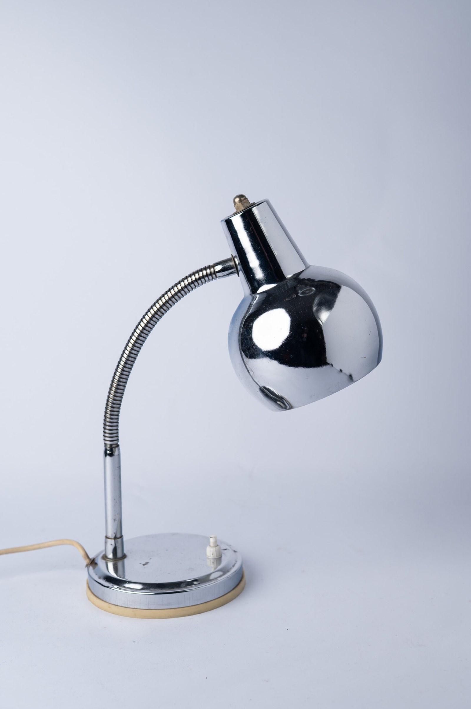 1970s space age Mid-Century Modern gooseneck chrome desk lamp
