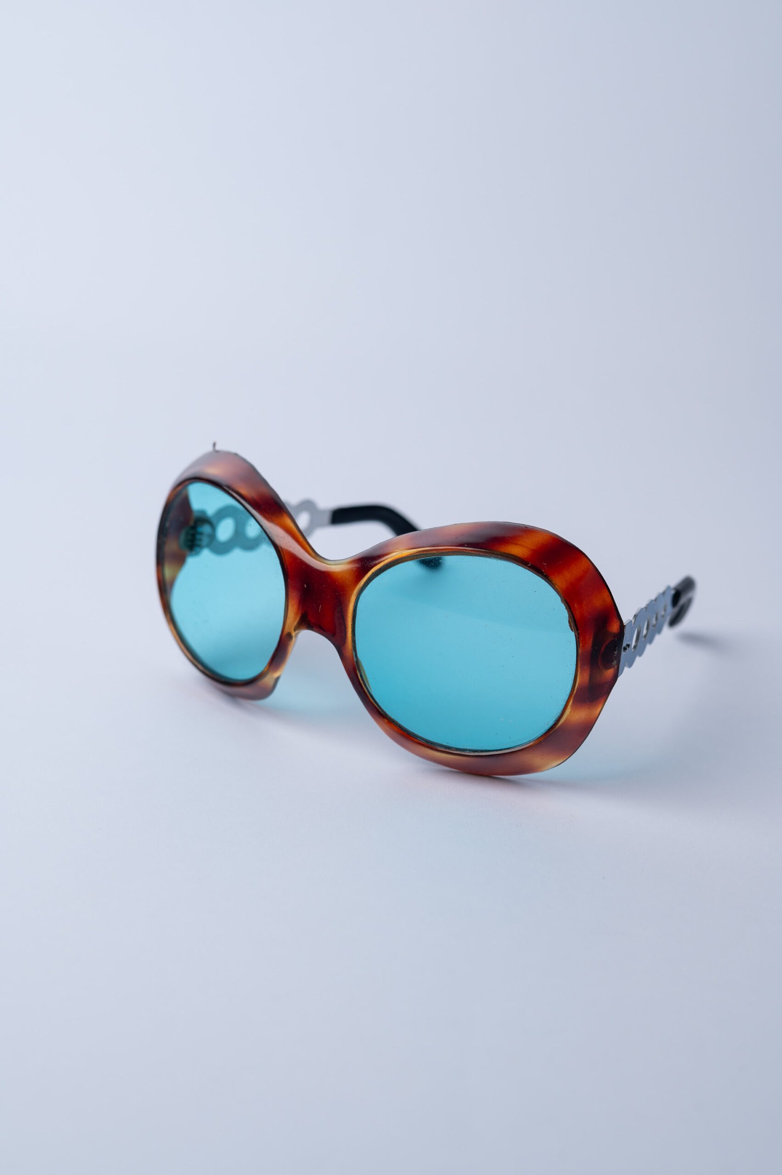1970s women’s sunglasses
