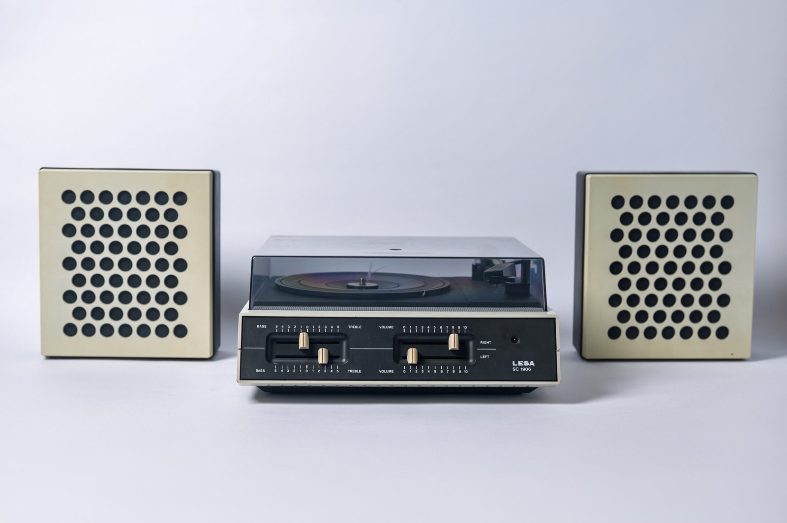 1970s space age ‘LESA’ turntable