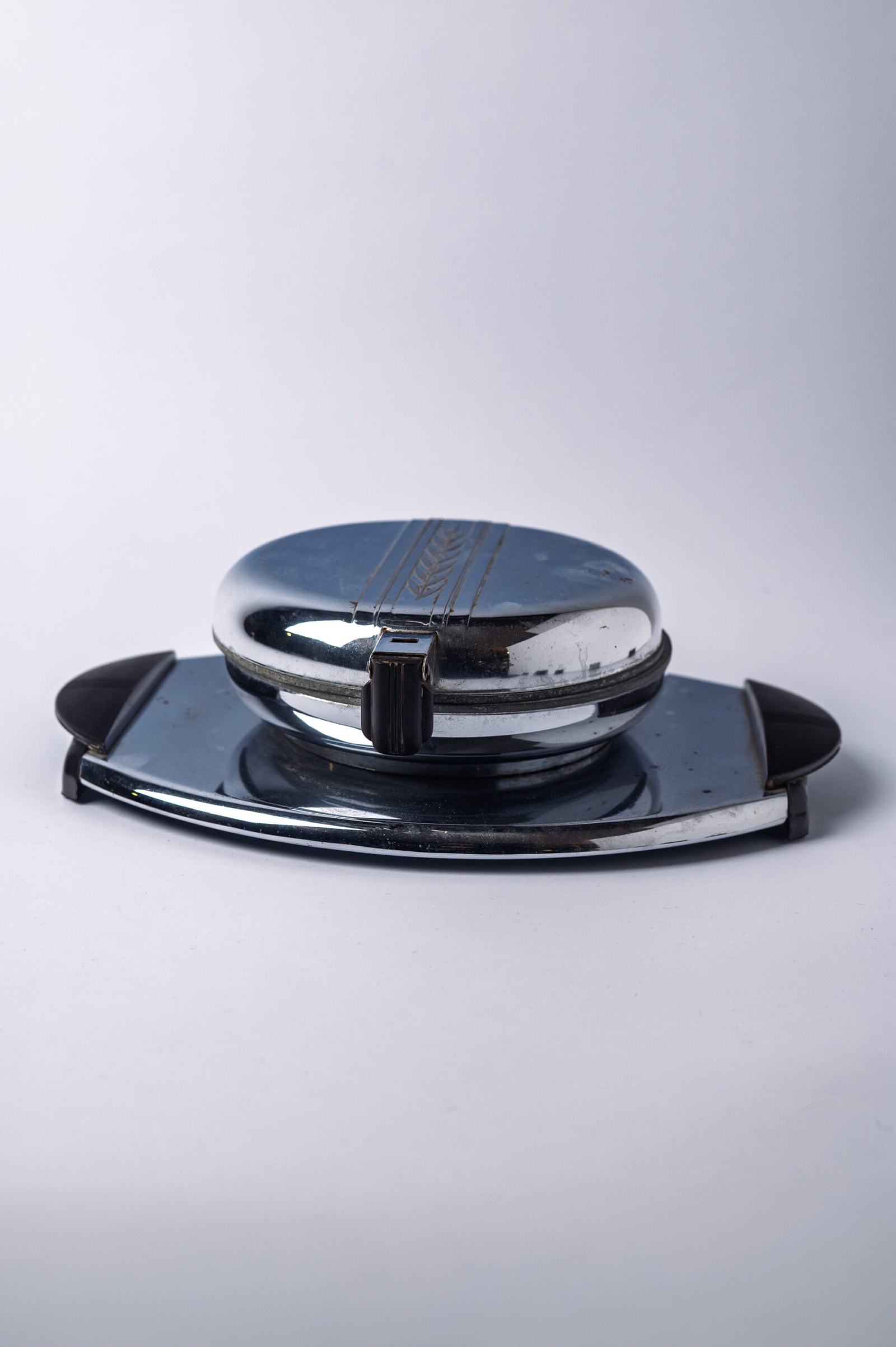 1930s Art Deco waffle maker