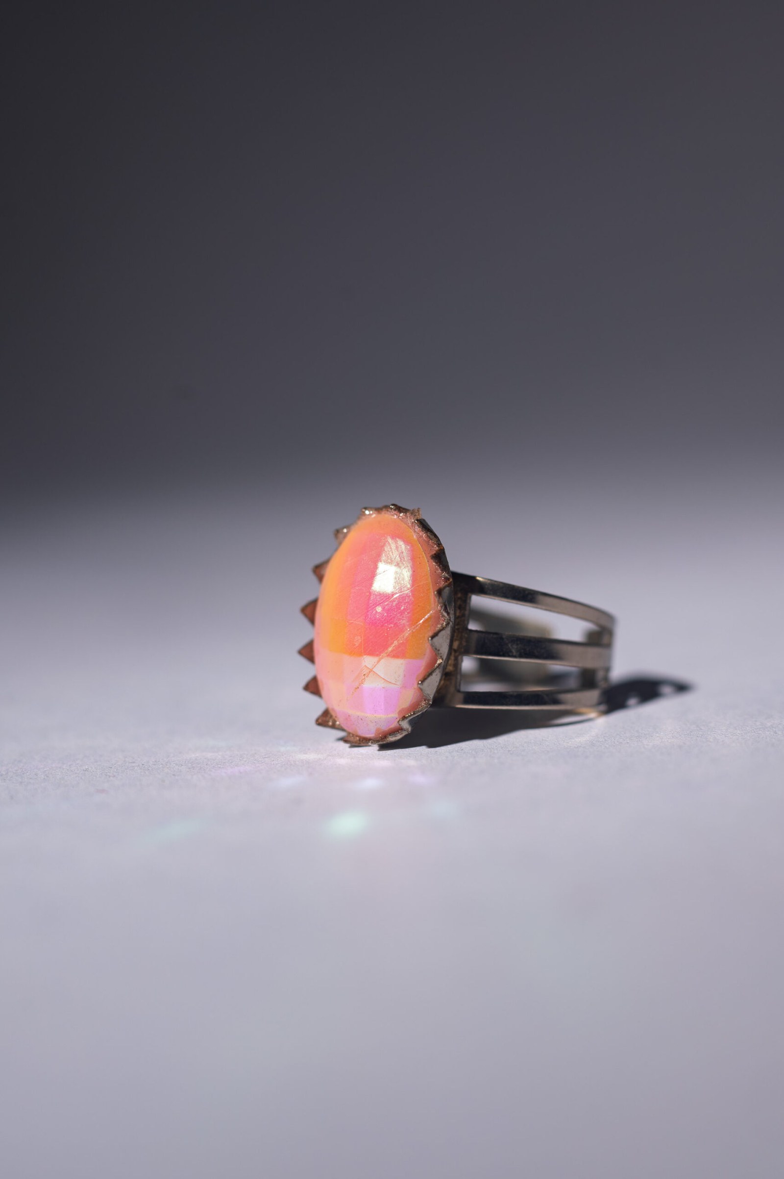 1970s groovy iridescent pink resin adjustable ring