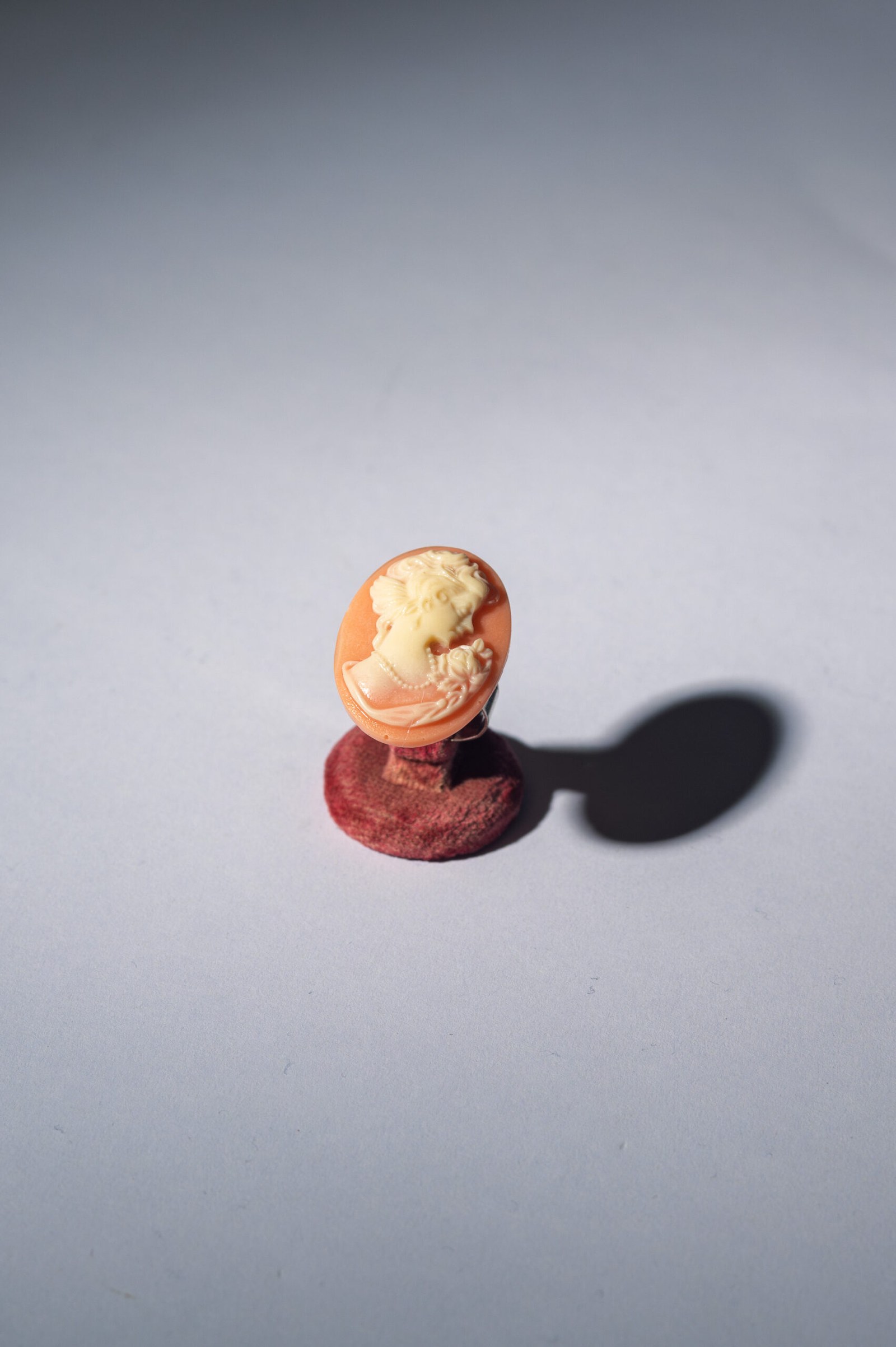 1960s Mid-Century Modern pink resin cameo adjustable ring