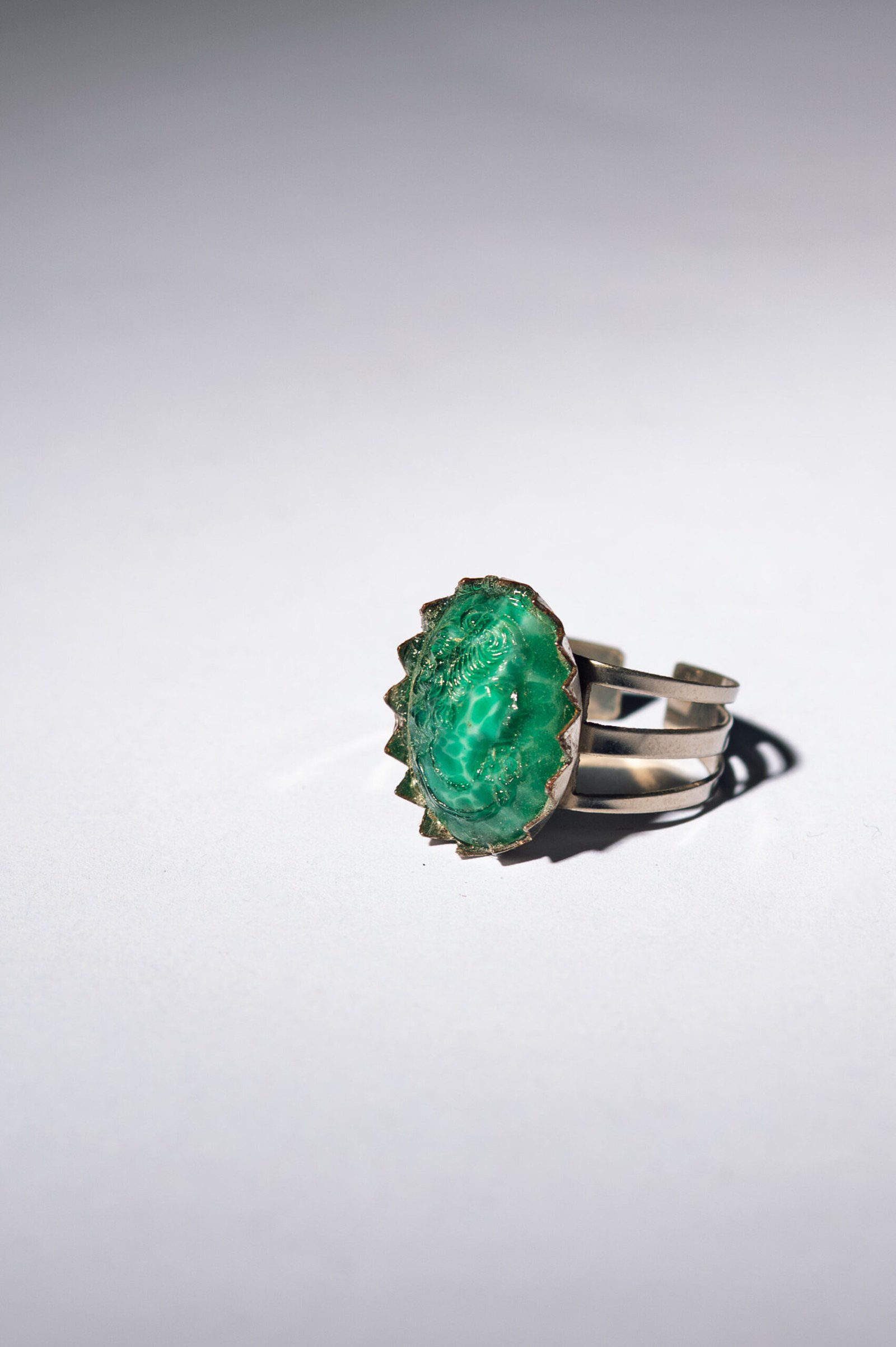 1960s MCM green cameo adjustable ring