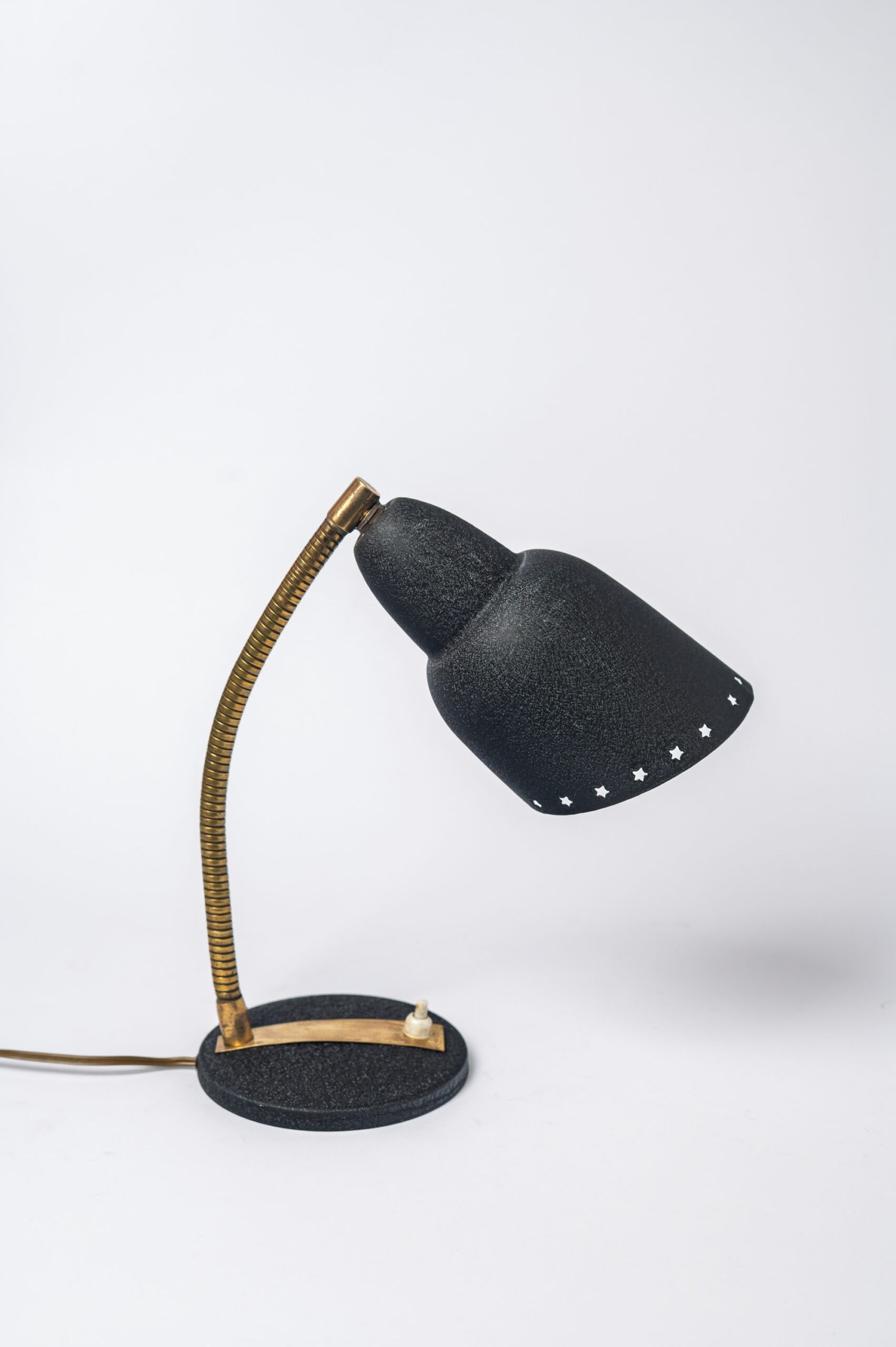 1950s MCM gooseneck brass & painted aluminium desk – table lamp