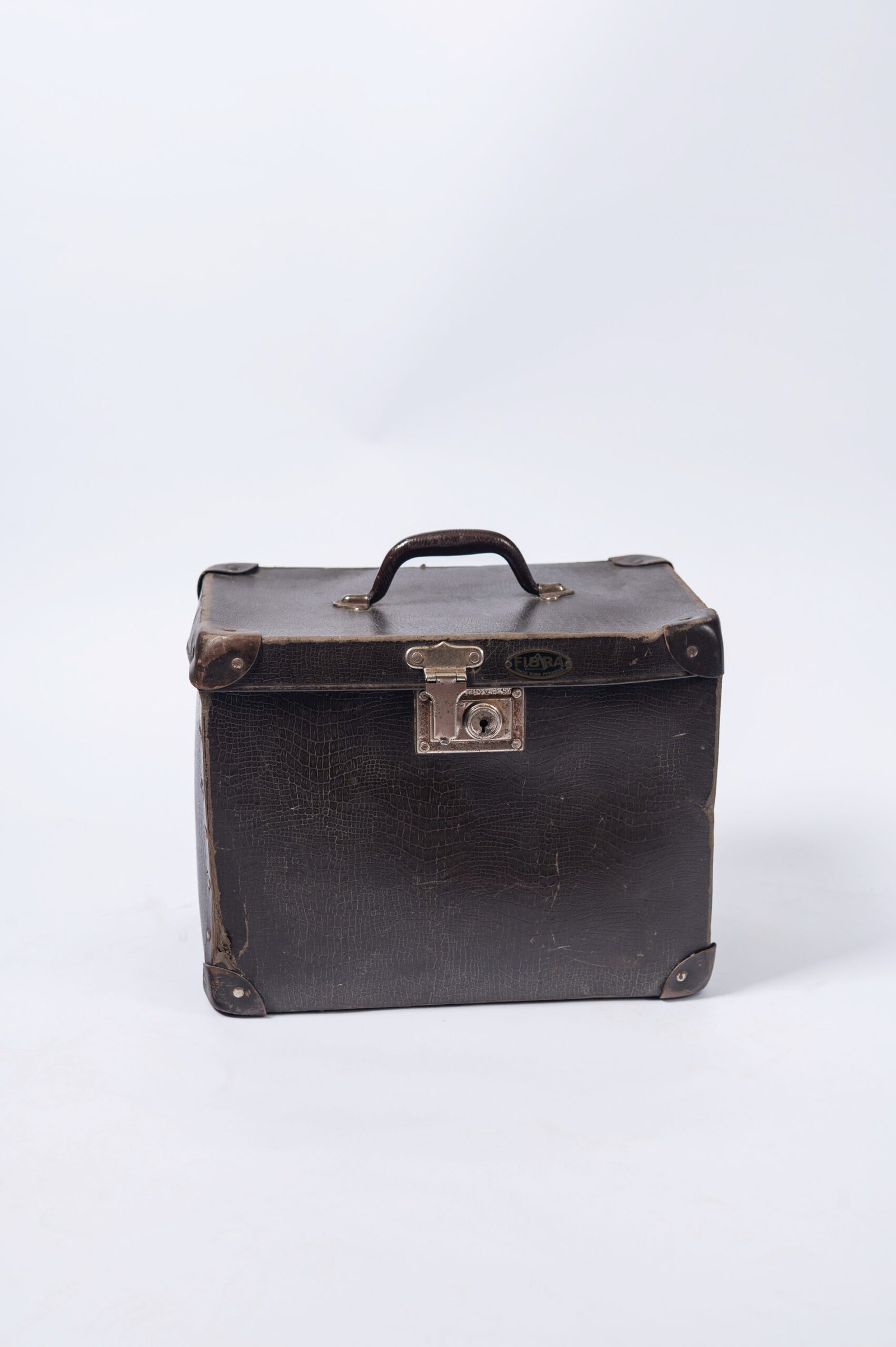 1940s ‘Fibra’ small brown suitcase